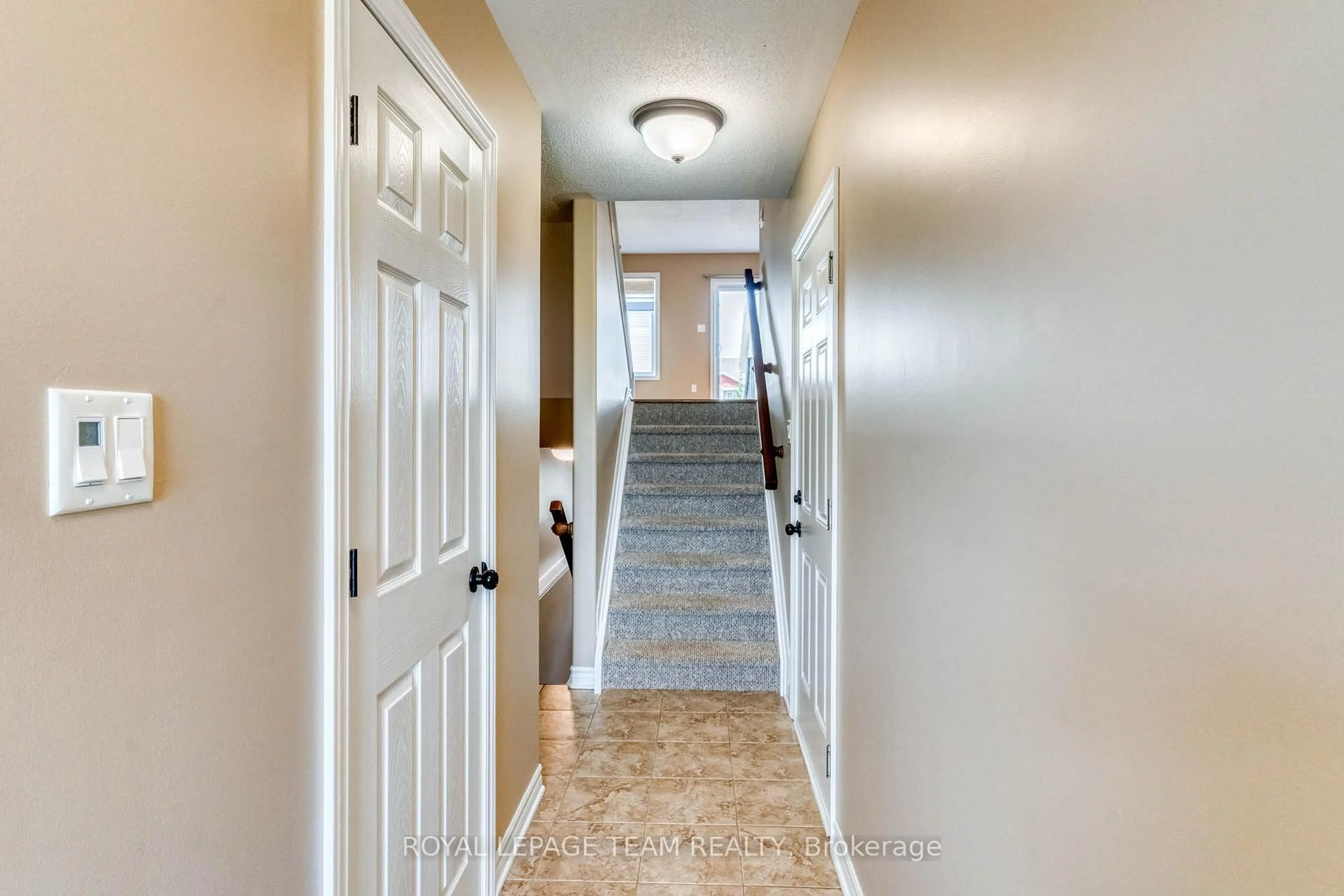 Indoor entryway for 396 Ann St, Almonte Ontario K0A 1A0