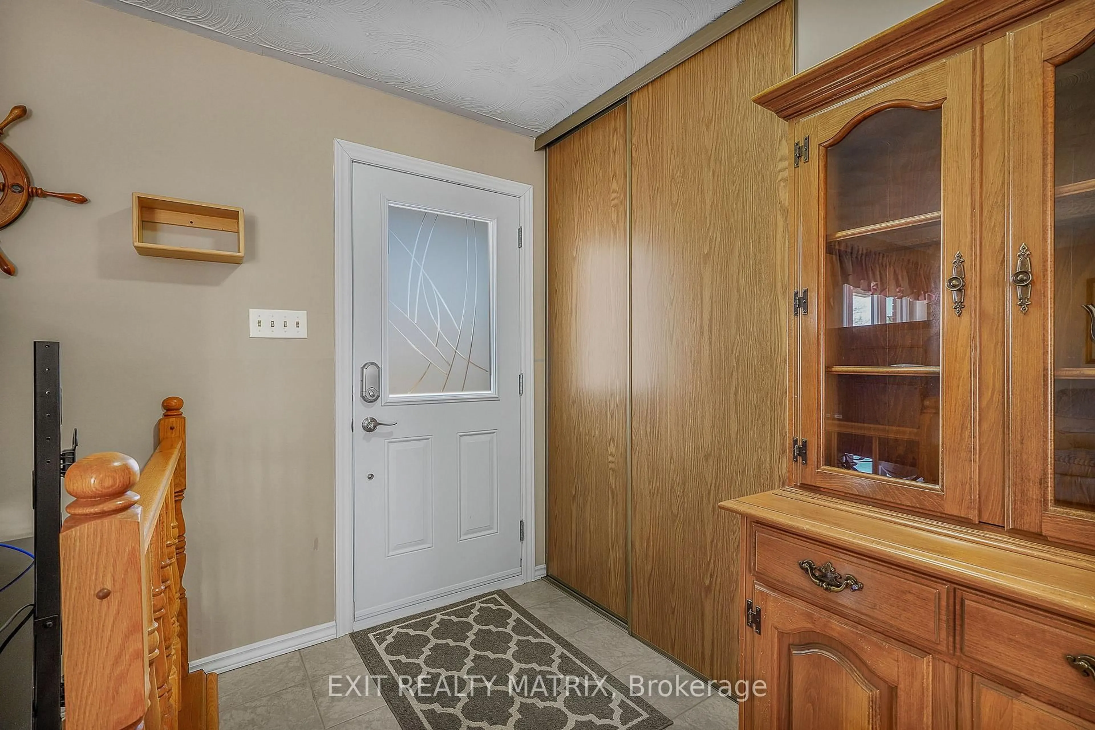 Indoor entryway for 87 Lalande Cres, Alfred and Plantagenet Ontario K0B 1A0