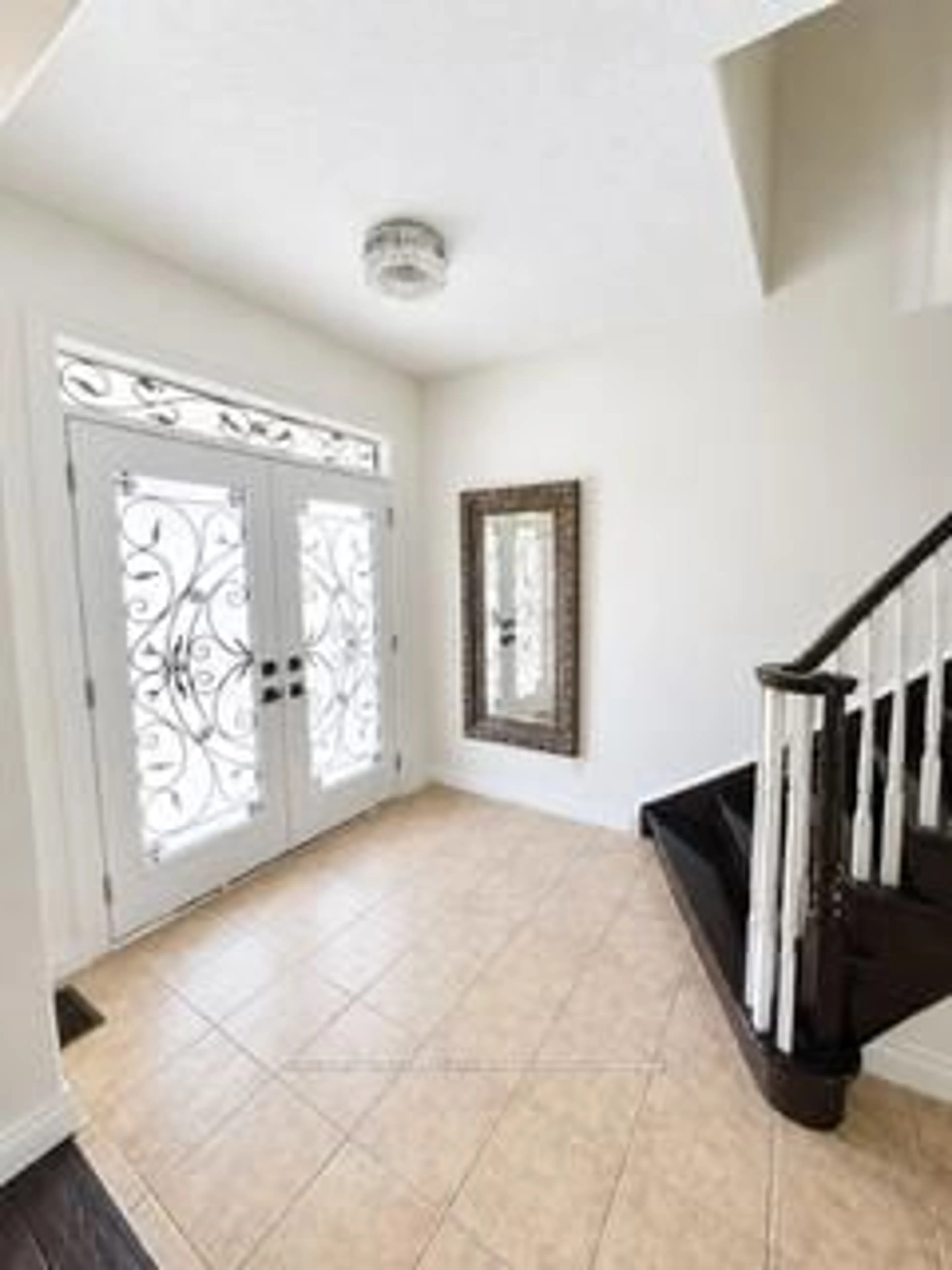 Indoor entryway for 27 Dellgrove Circ, Cambridge Ontario N1T 2J8