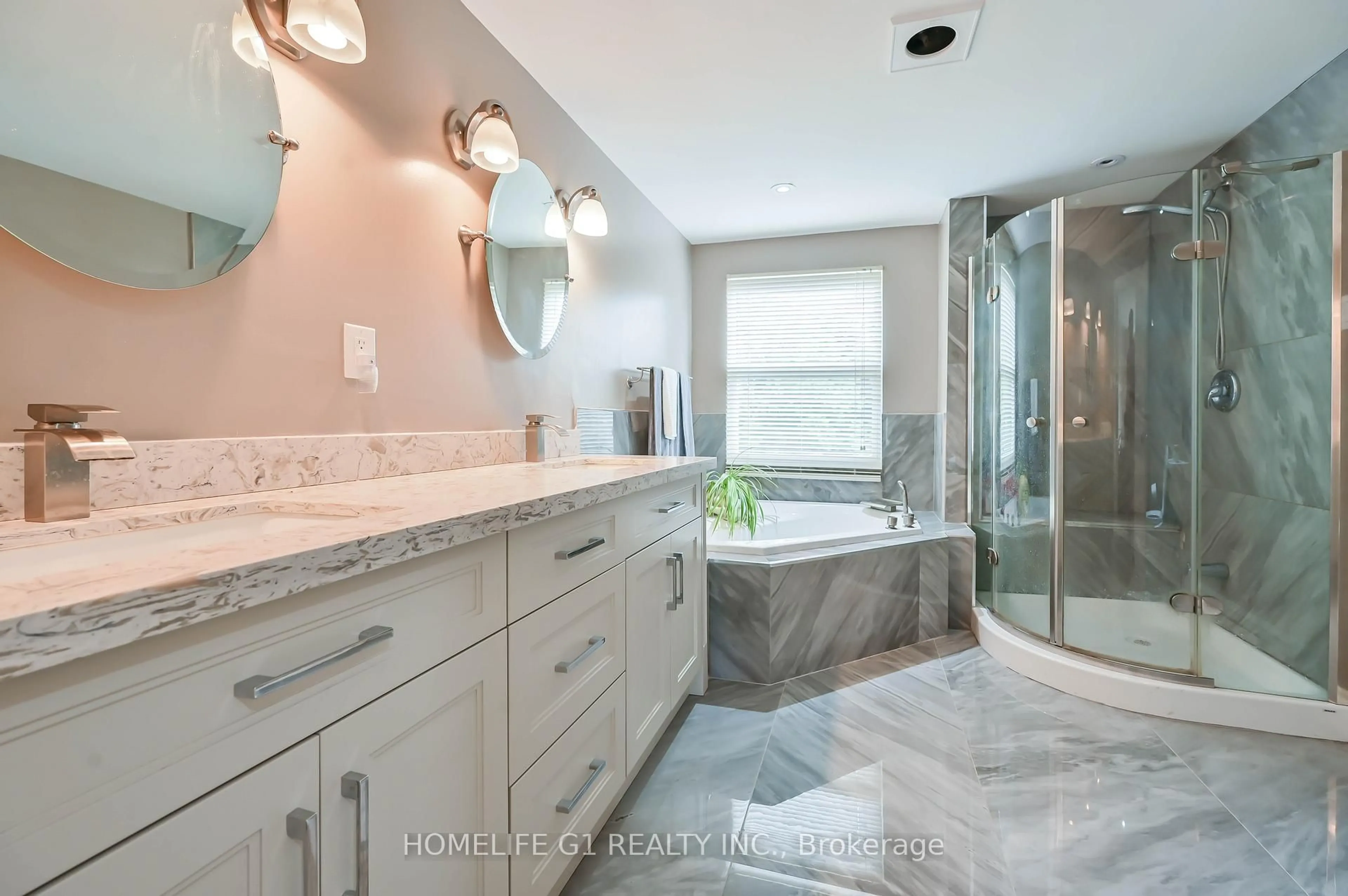 Contemporary bathroom, ceramic/tile floor for 10 Douglas Pl, Hamilton Ontario L8G 1M6