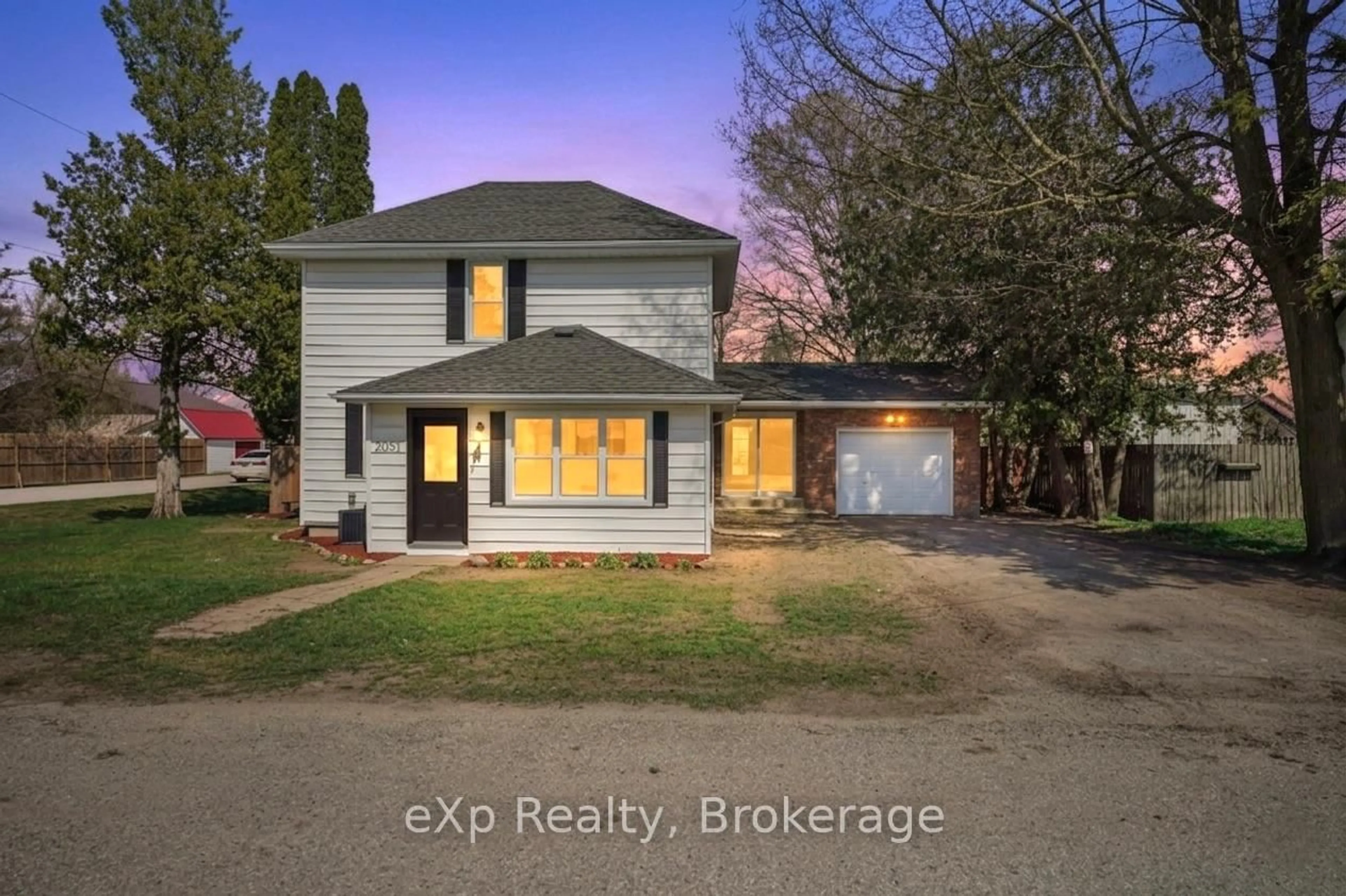 A pic from outside/outdoor area/front of a property/back of a property/a pic from drone, street for 2051 Albert St, Howick Ontario N0G 1X0