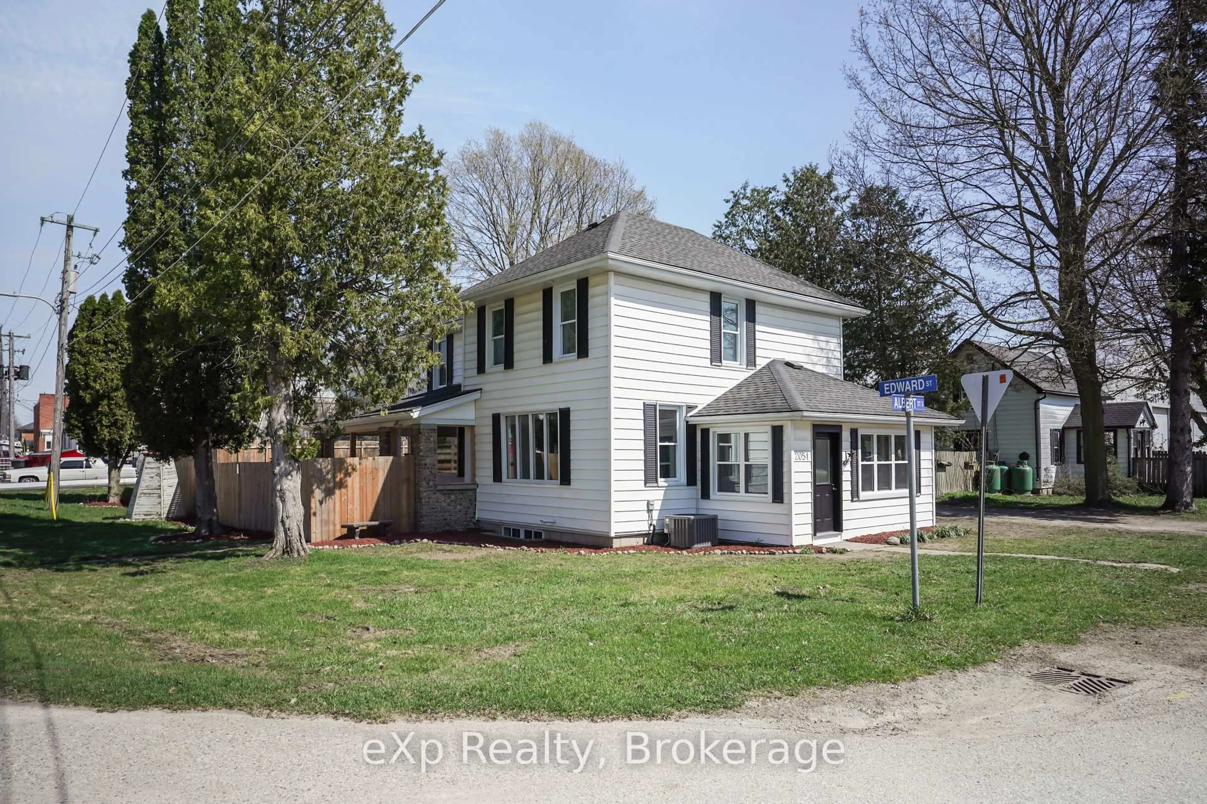A pic from outside/outdoor area/front of a property/back of a property/a pic from drone, street for 2051 Albert St, Howick Ontario N0G 1X0