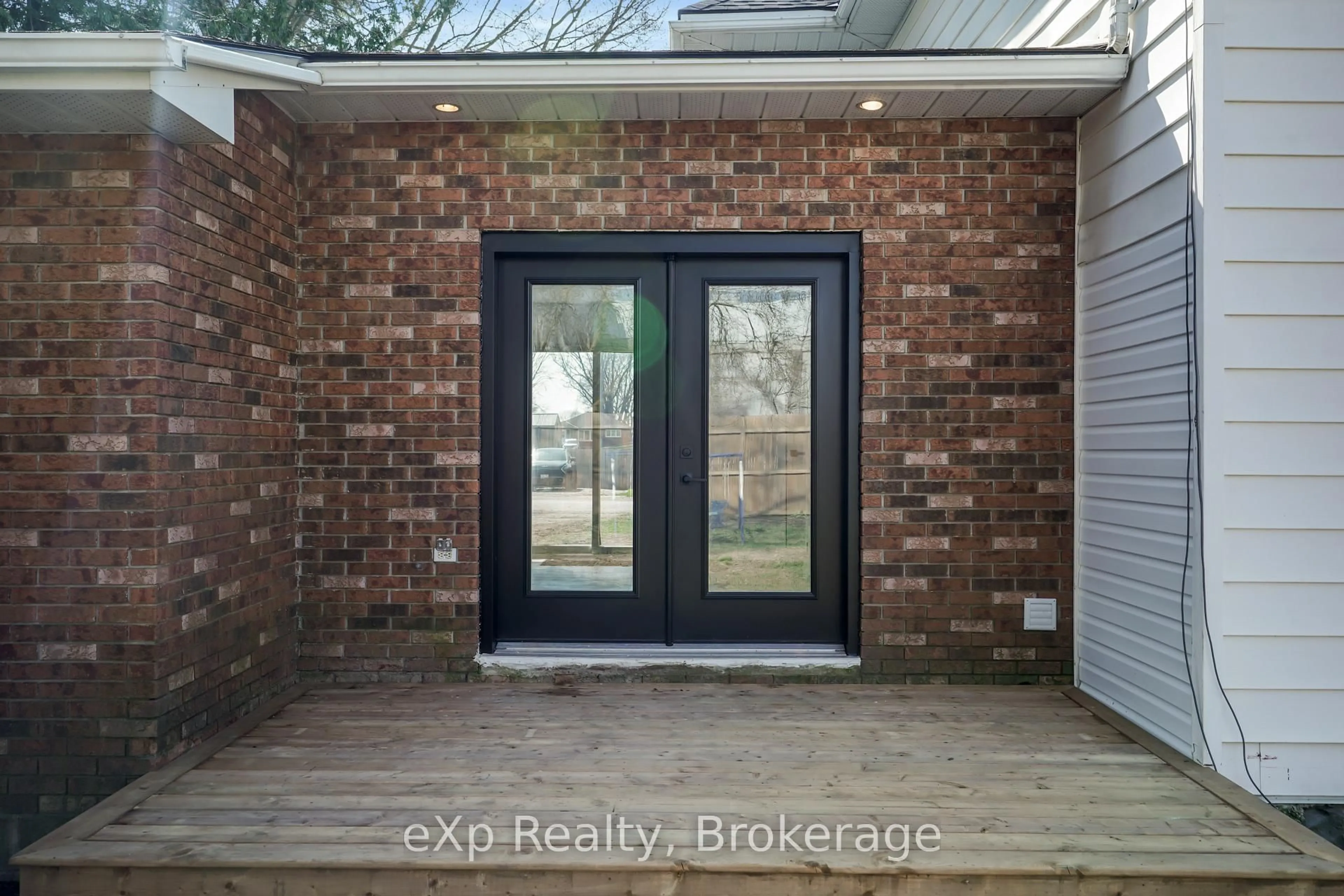 Indoor entryway for 2051 Albert St, Howick Ontario N0G 1X0