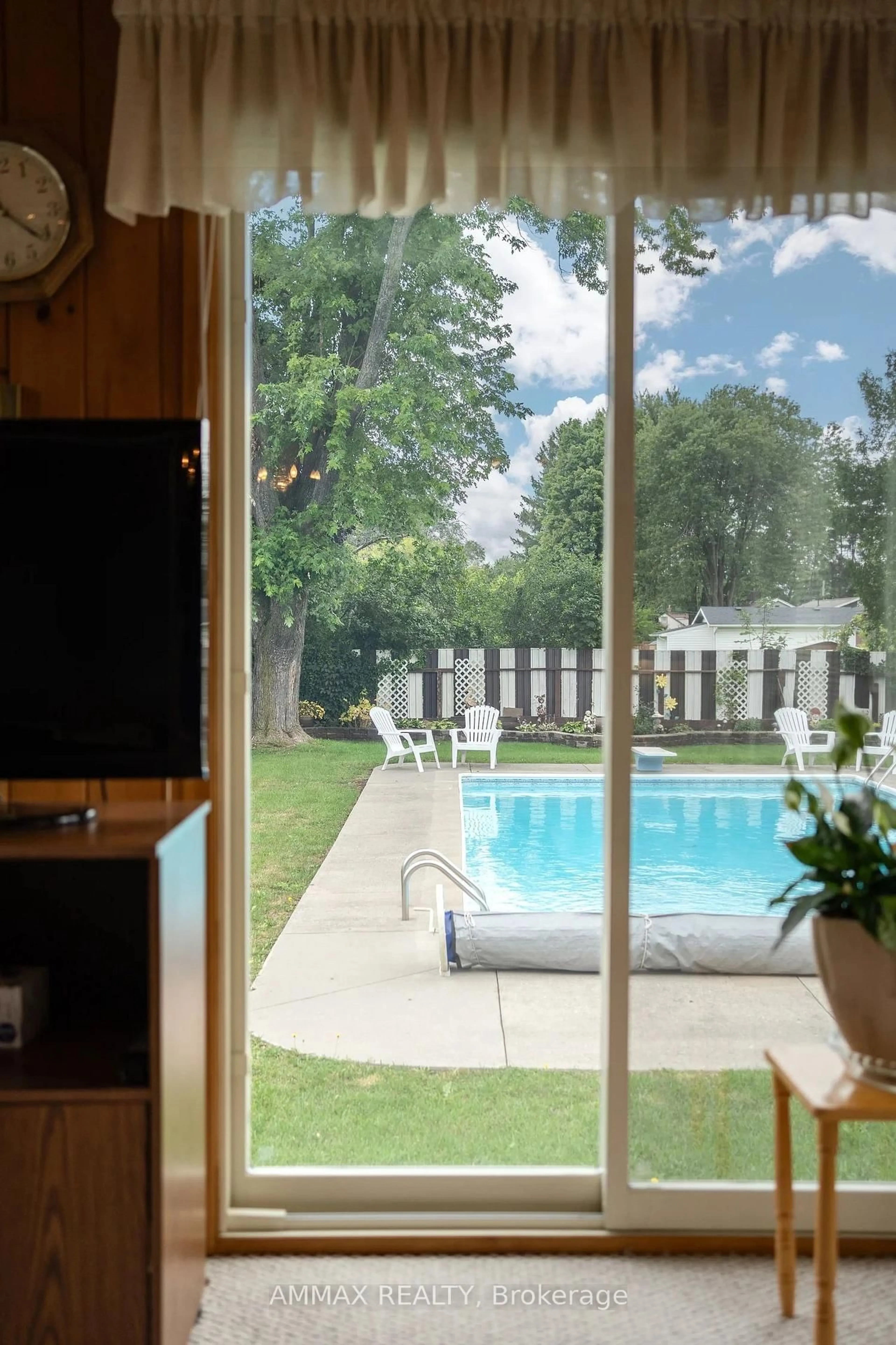 Pool for 36 Parkdale Dr, Belleville Ontario K8P 2P4