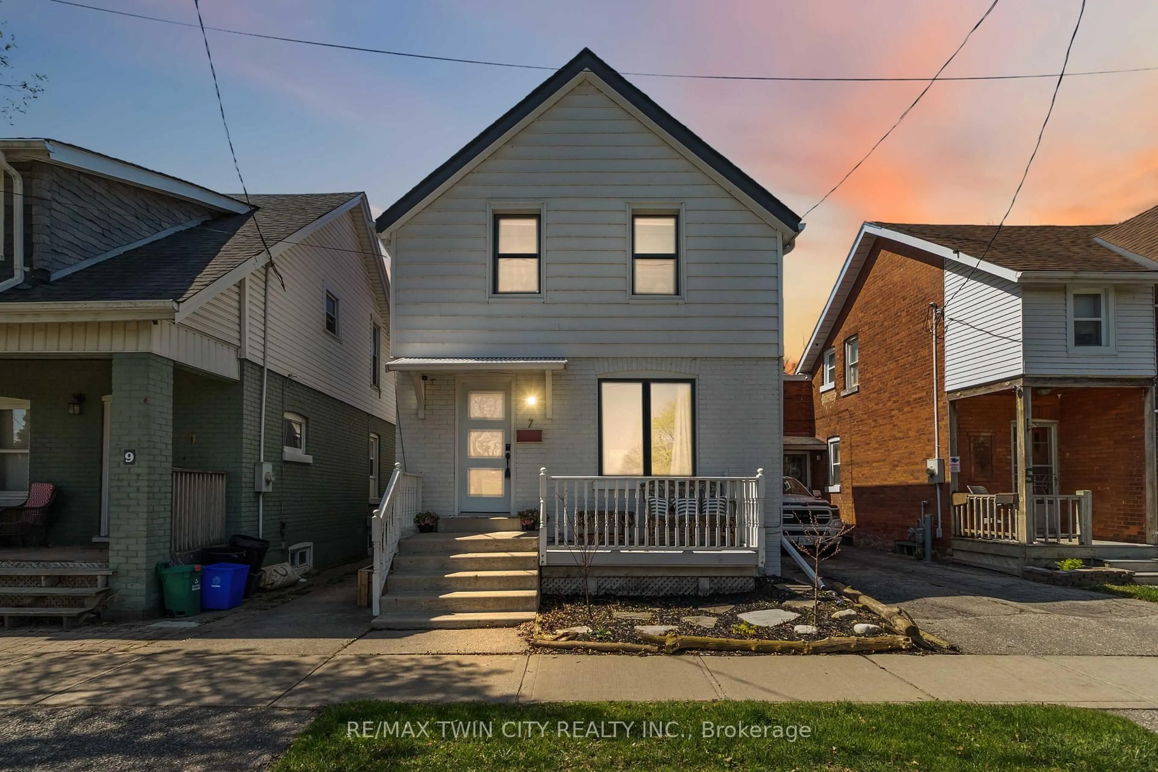 Unknown for 7 Ontario St, Brantford Ontario N3S 2B7