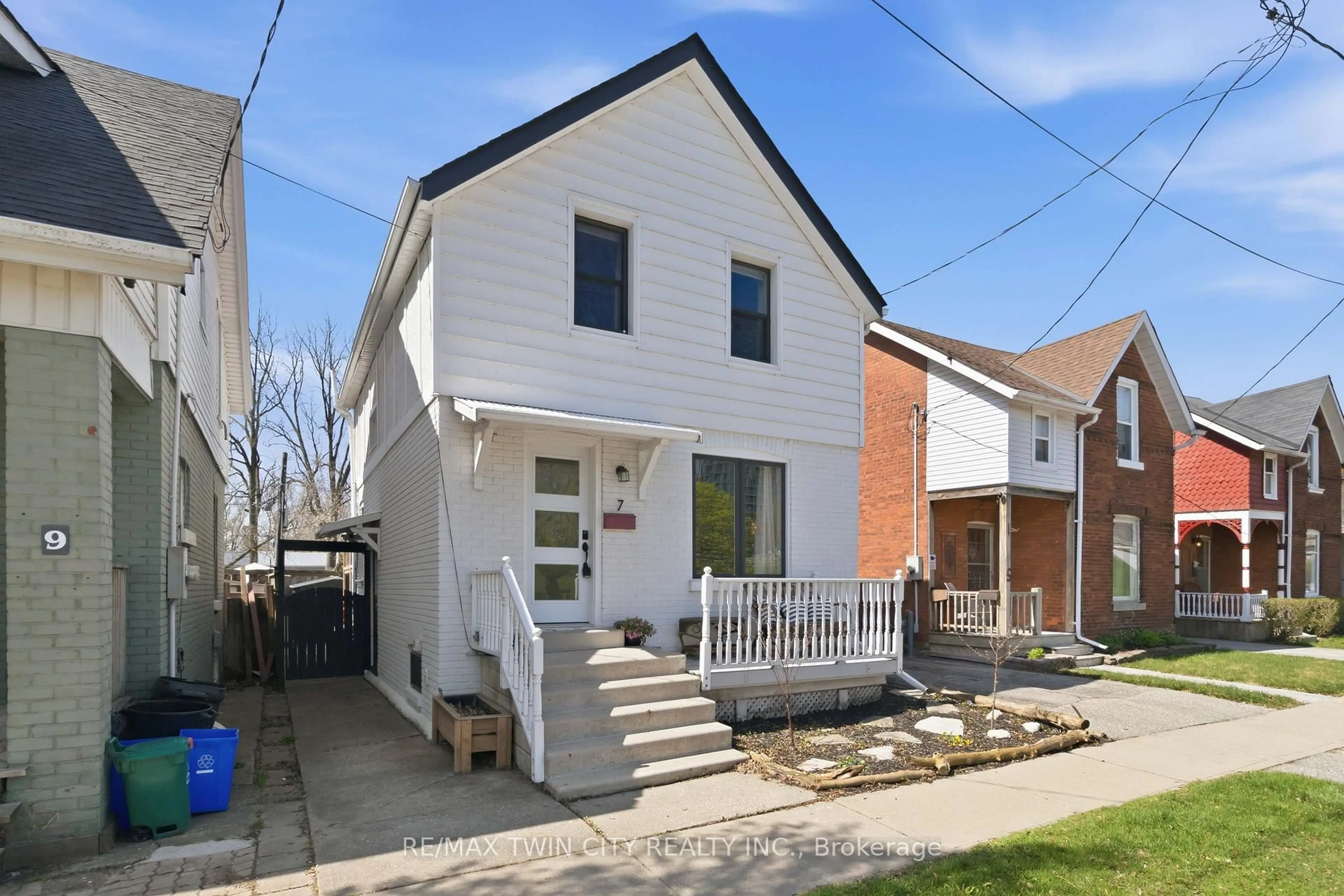 Home with brick exterior material, street for 7 Ontario St, Brantford Ontario N3S 2B7