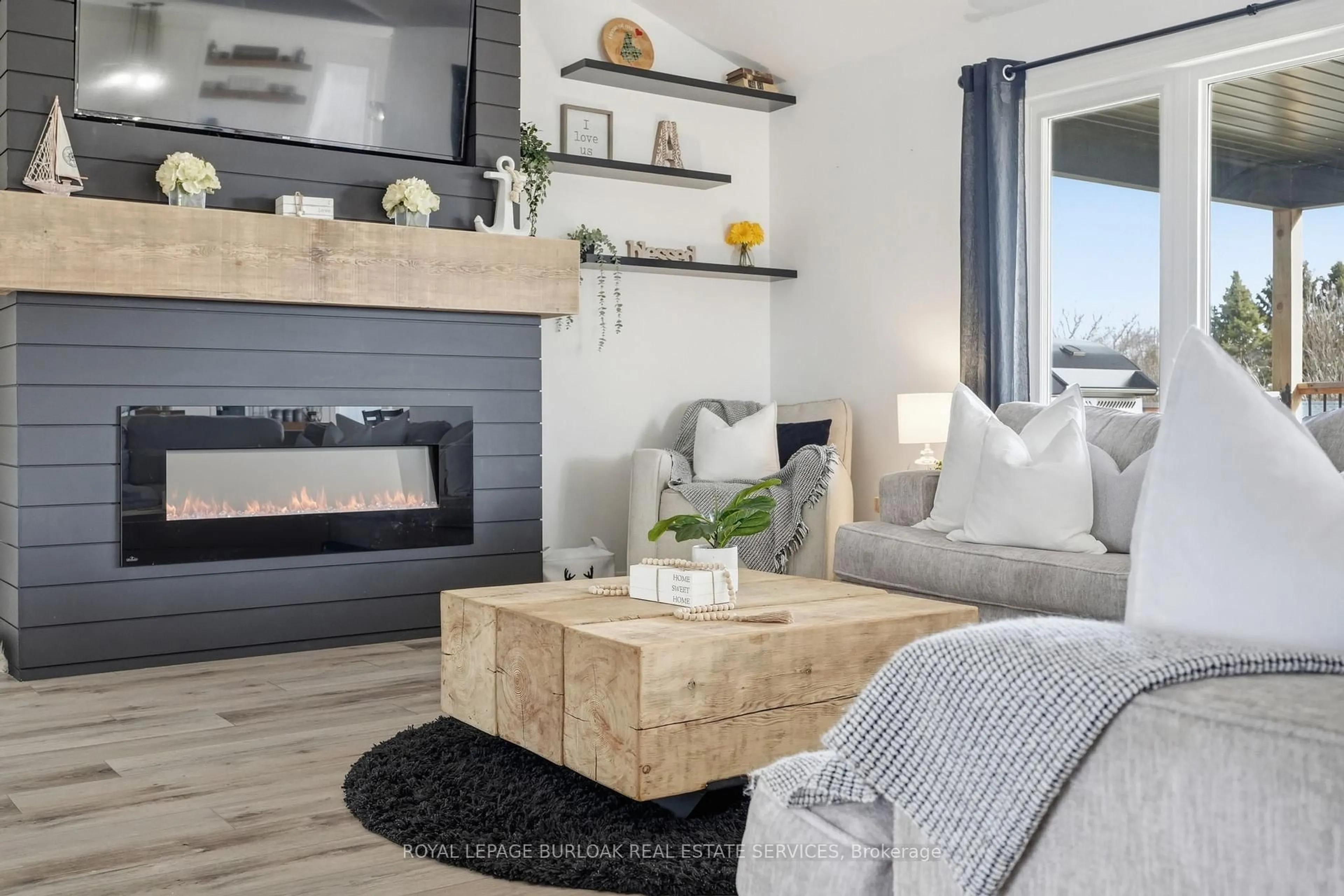 Living room with furniture, wood/laminate floor for 401 Lighthouse Dr, Haldimand Ontario N1A 2W6