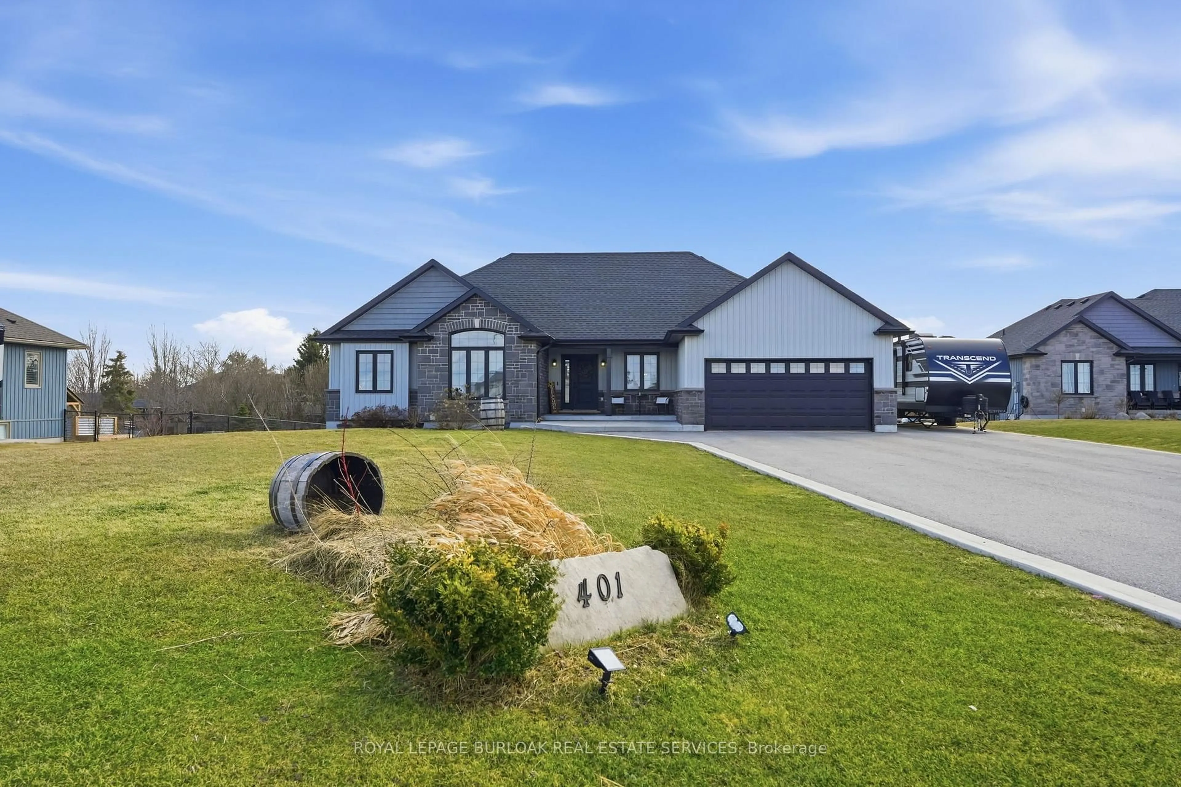 A pic from outside/outdoor area/front of a property/back of a property/a pic from drone, unknown for 401 Lighthouse Dr, Haldimand Ontario N1A 2W6