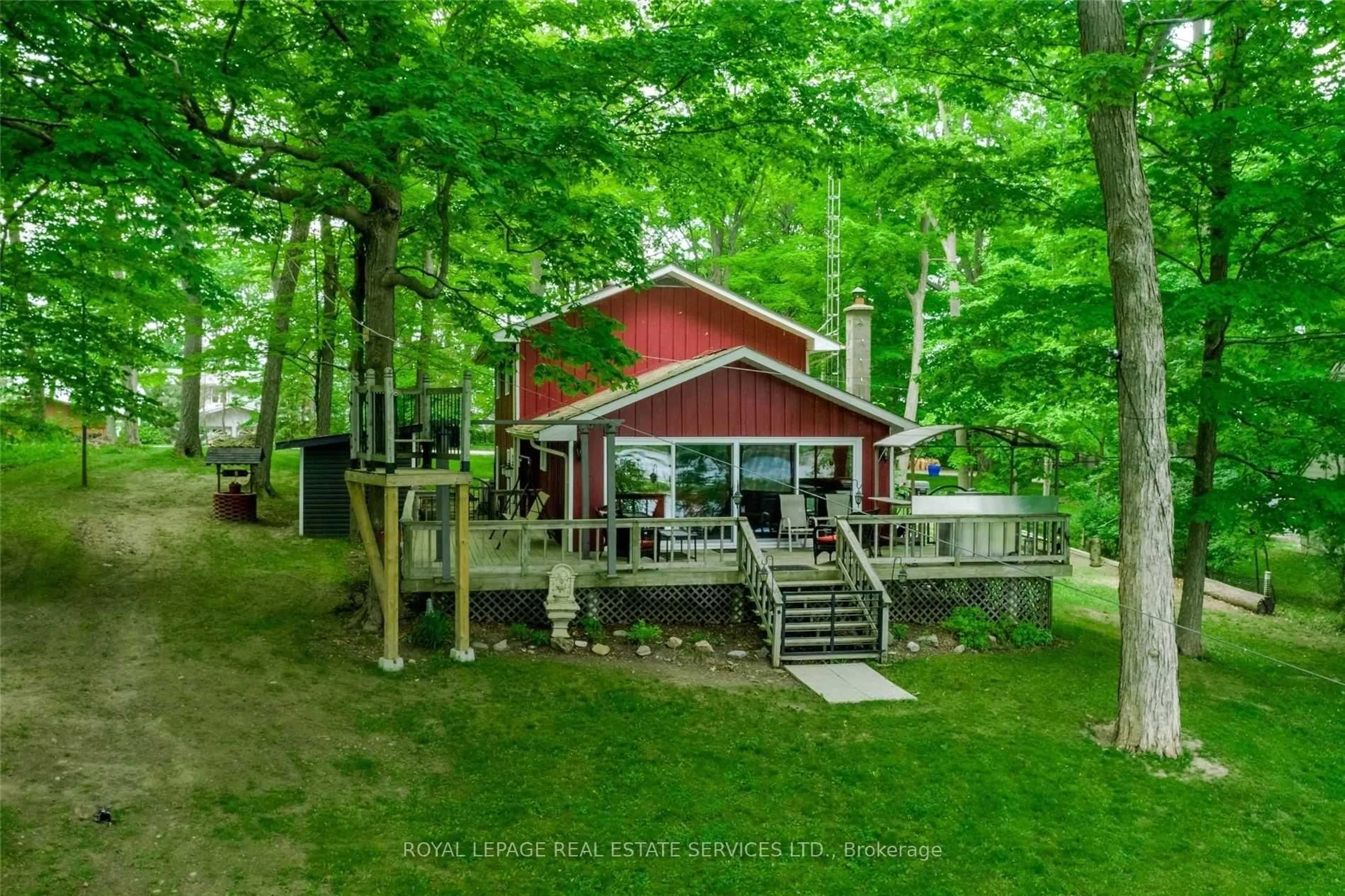 A pic from outside/outdoor area/front of a property/back of a property/a pic from drone, water/lake/river/ocean view for 5374 Close Point Rd #15, Hamilton Township Ontario K0K 2E0