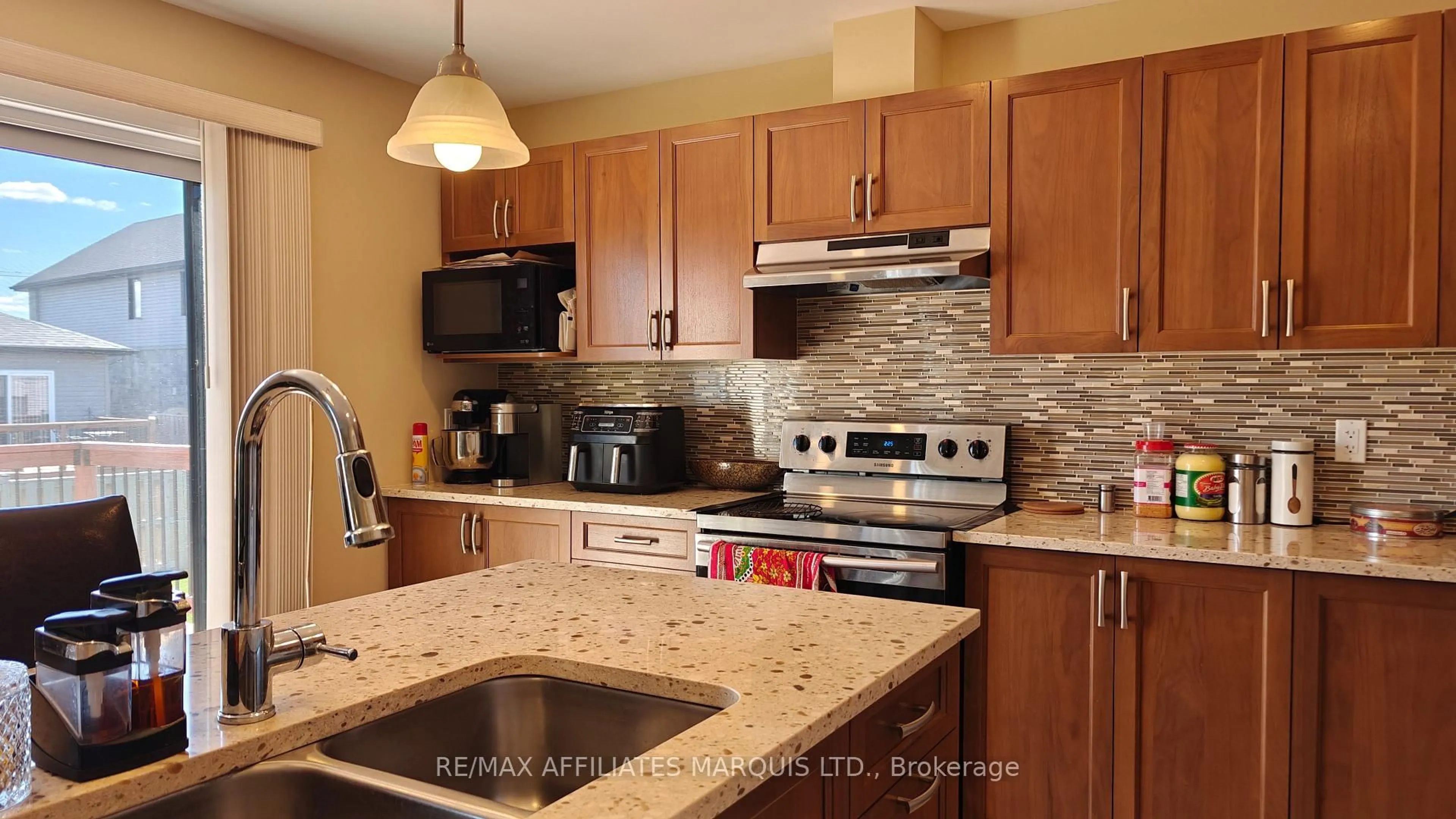 Standard kitchen, unknown for 369 Belfort Cres, Cornwall Ontario K6H 0H4