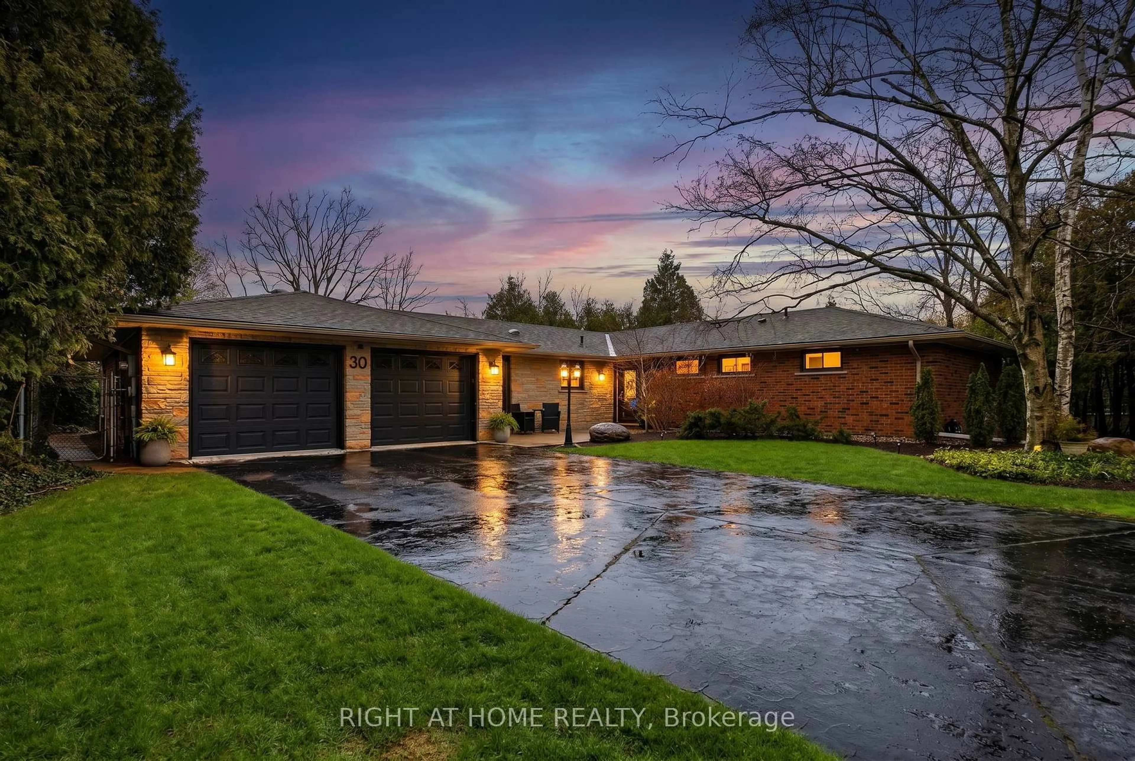 A pic from outside/outdoor area/front of a property/back of a property/a pic from drone, street for 30 Carl Cres, Hamilton Ontario L8B 0G5