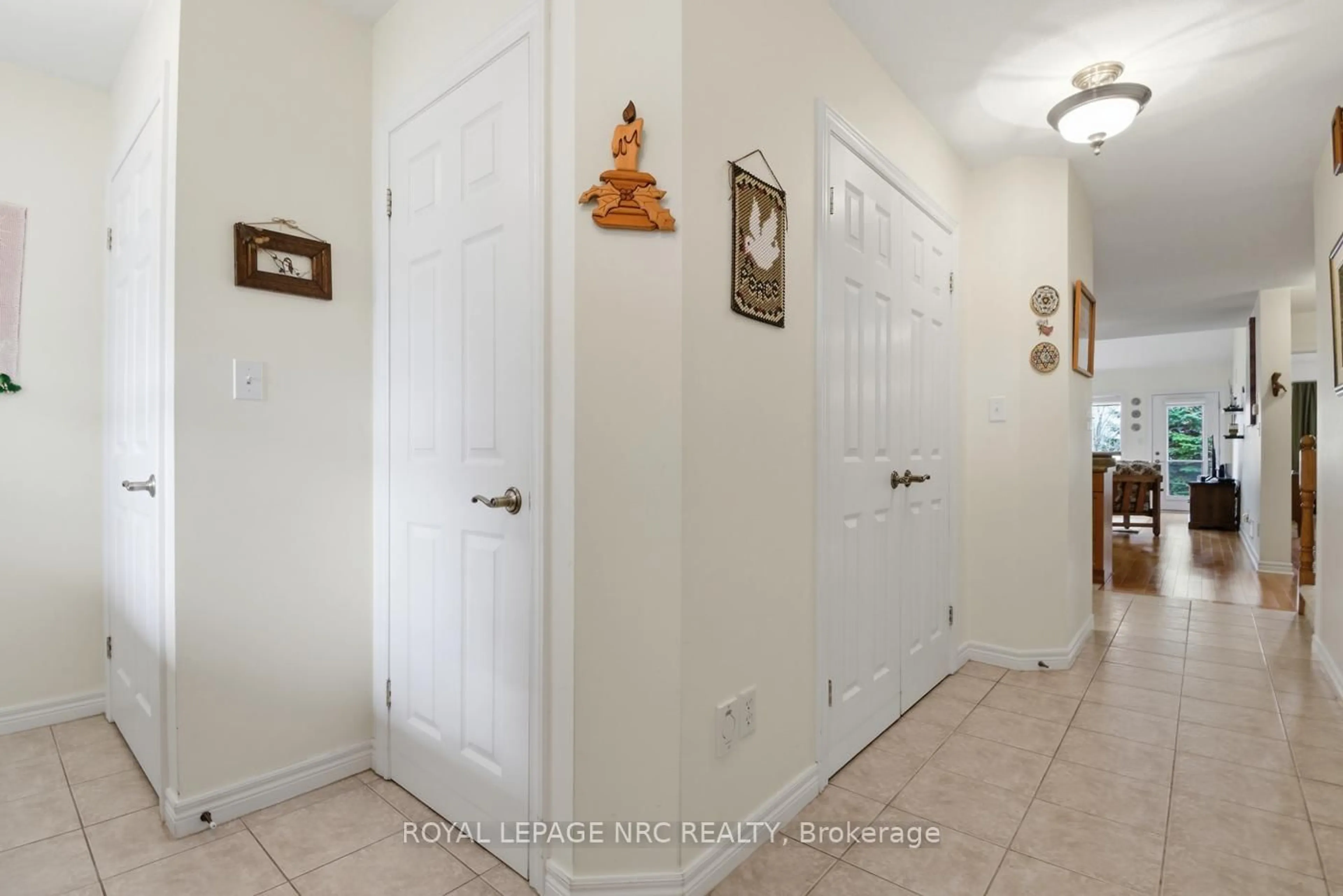 Indoor entryway for 8 Portal Dr, Port Colborne Ontario L3K 5K3