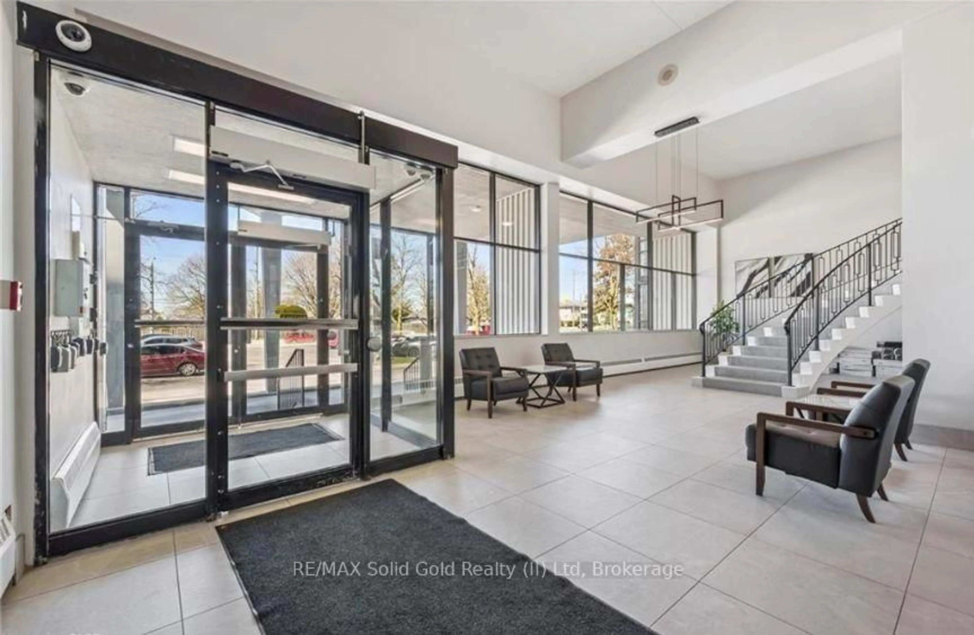 Indoor foyer for 24 Midland Dr #604, Kitchener Ontario N2A 2A8