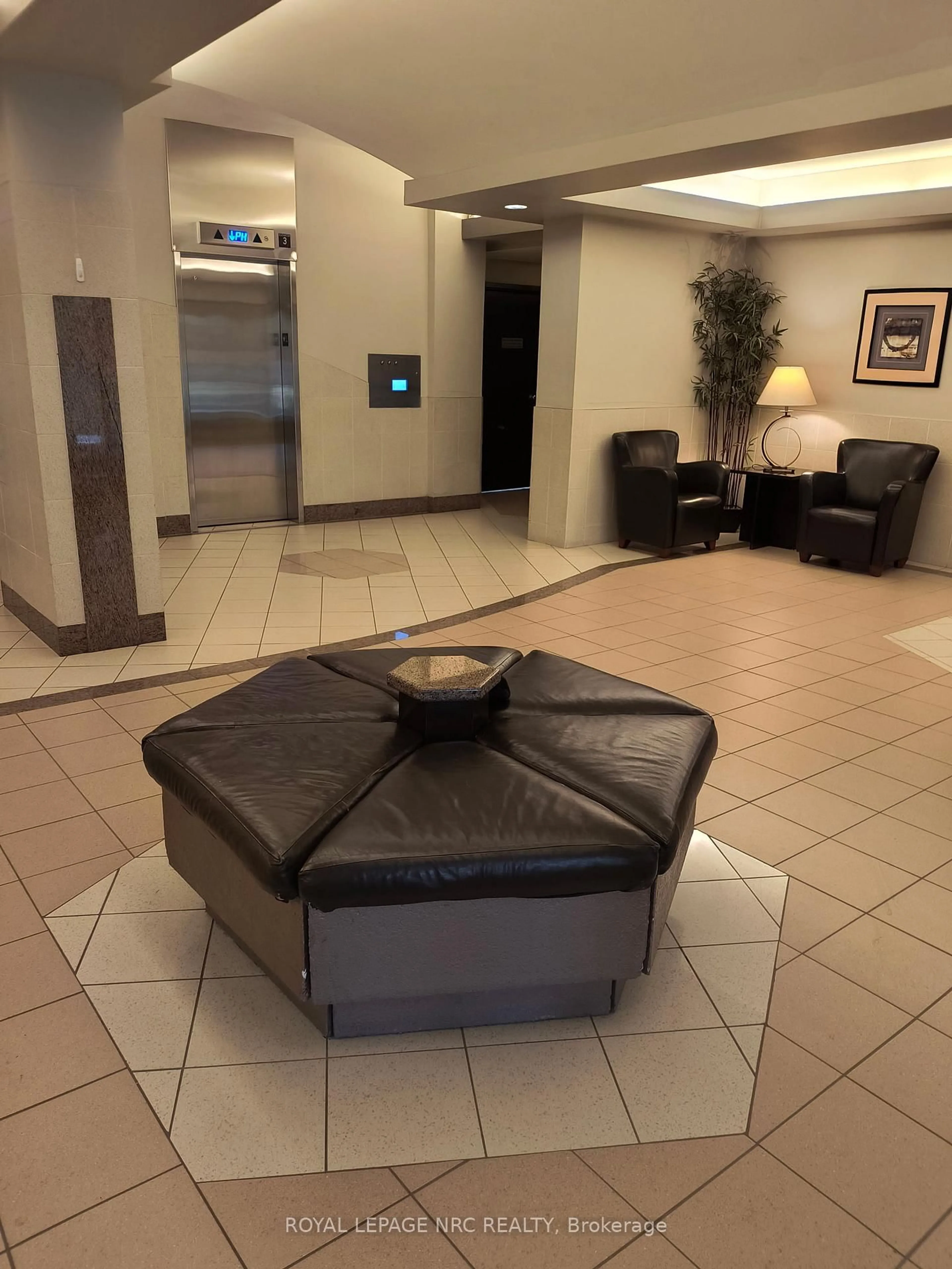 Lobby for 900 Dynes Rd #706, Ottawa Ontario K2C 3L6