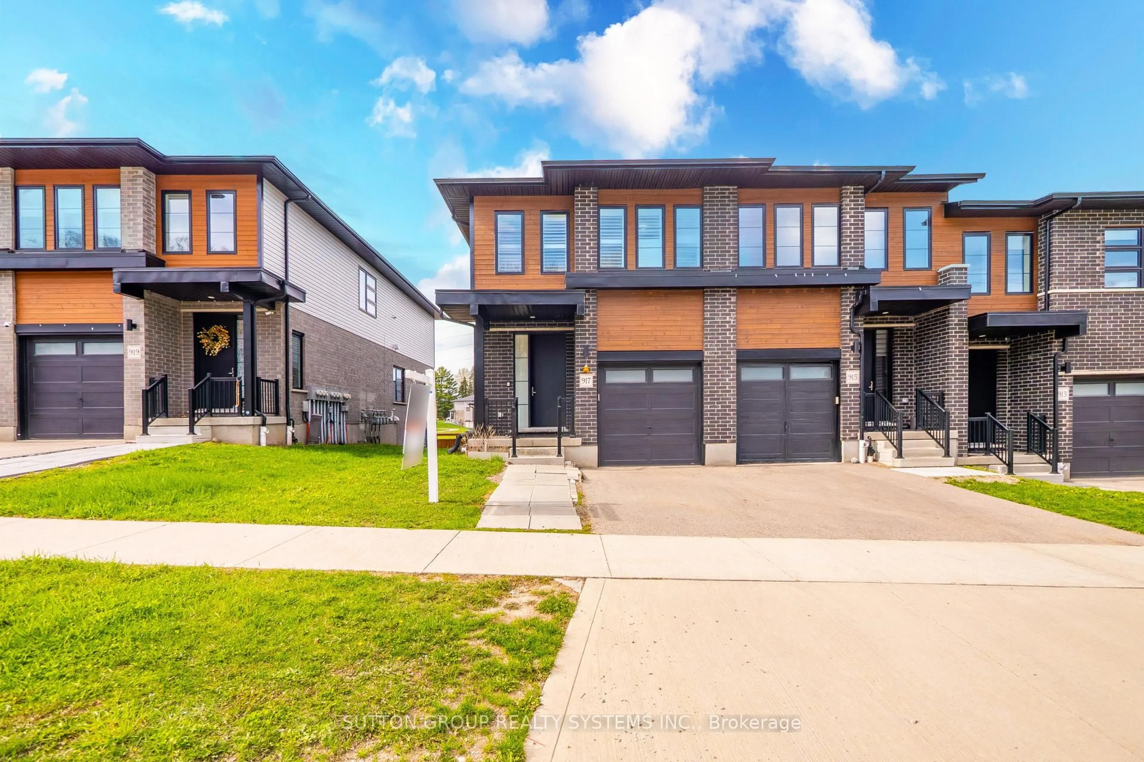 Unknown for 917 Robert Ferrie Dr, Kitchener Ontario N2R 0P2