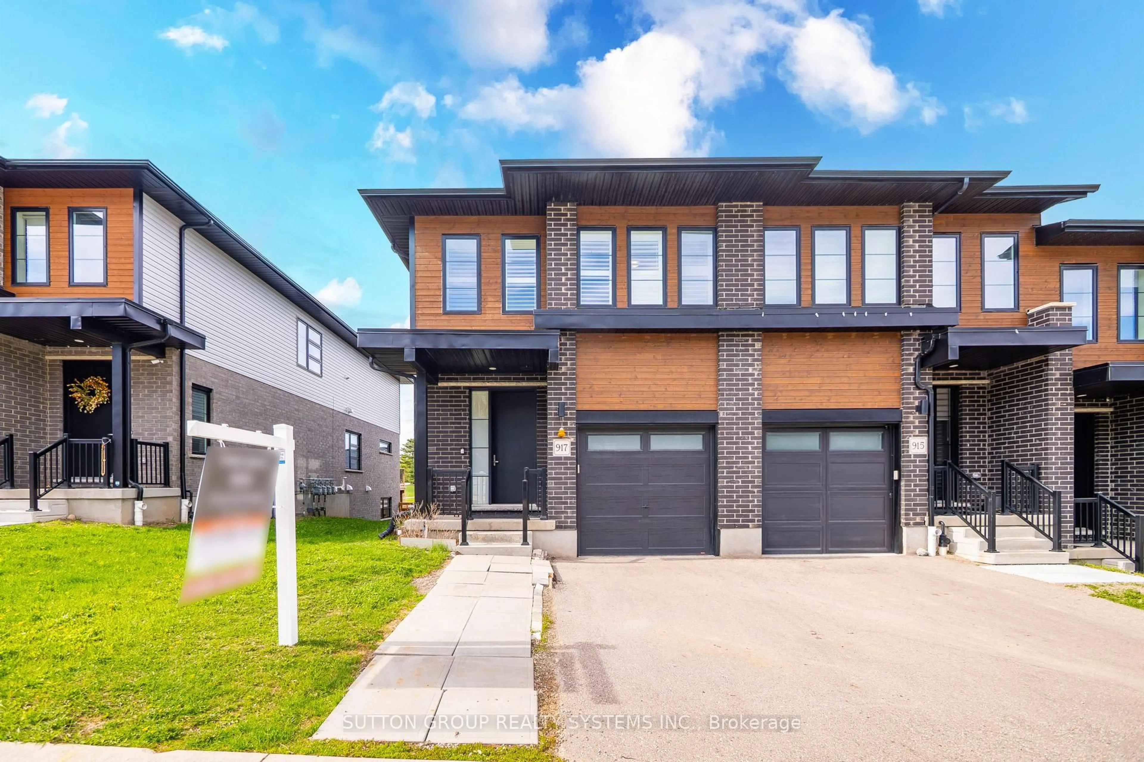 Unknown for 917 Robert Ferrie Dr, Kitchener Ontario N2R 0P2