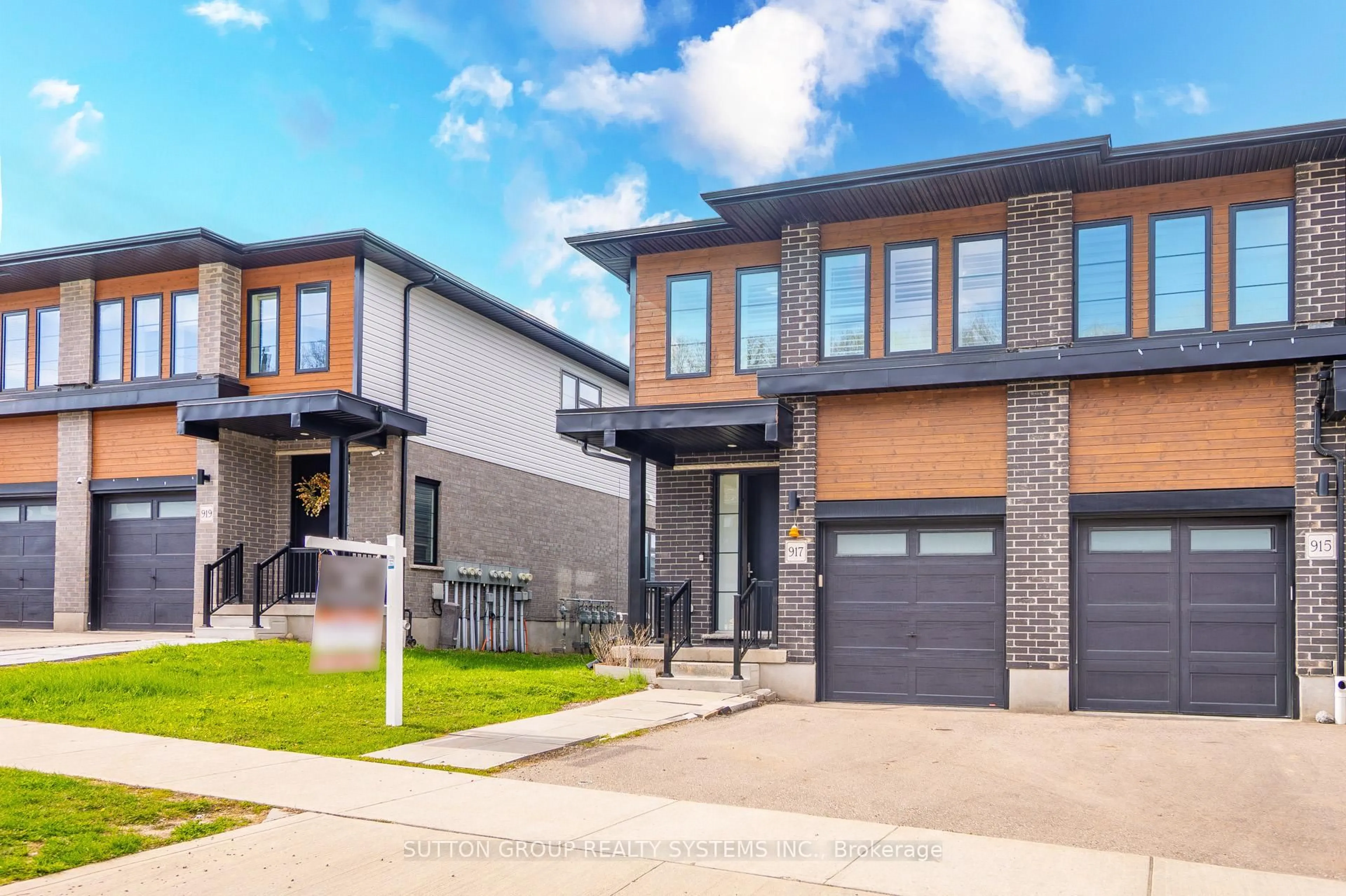 Unknown for 917 Robert Ferrie Dr, Kitchener Ontario N2R 0P2