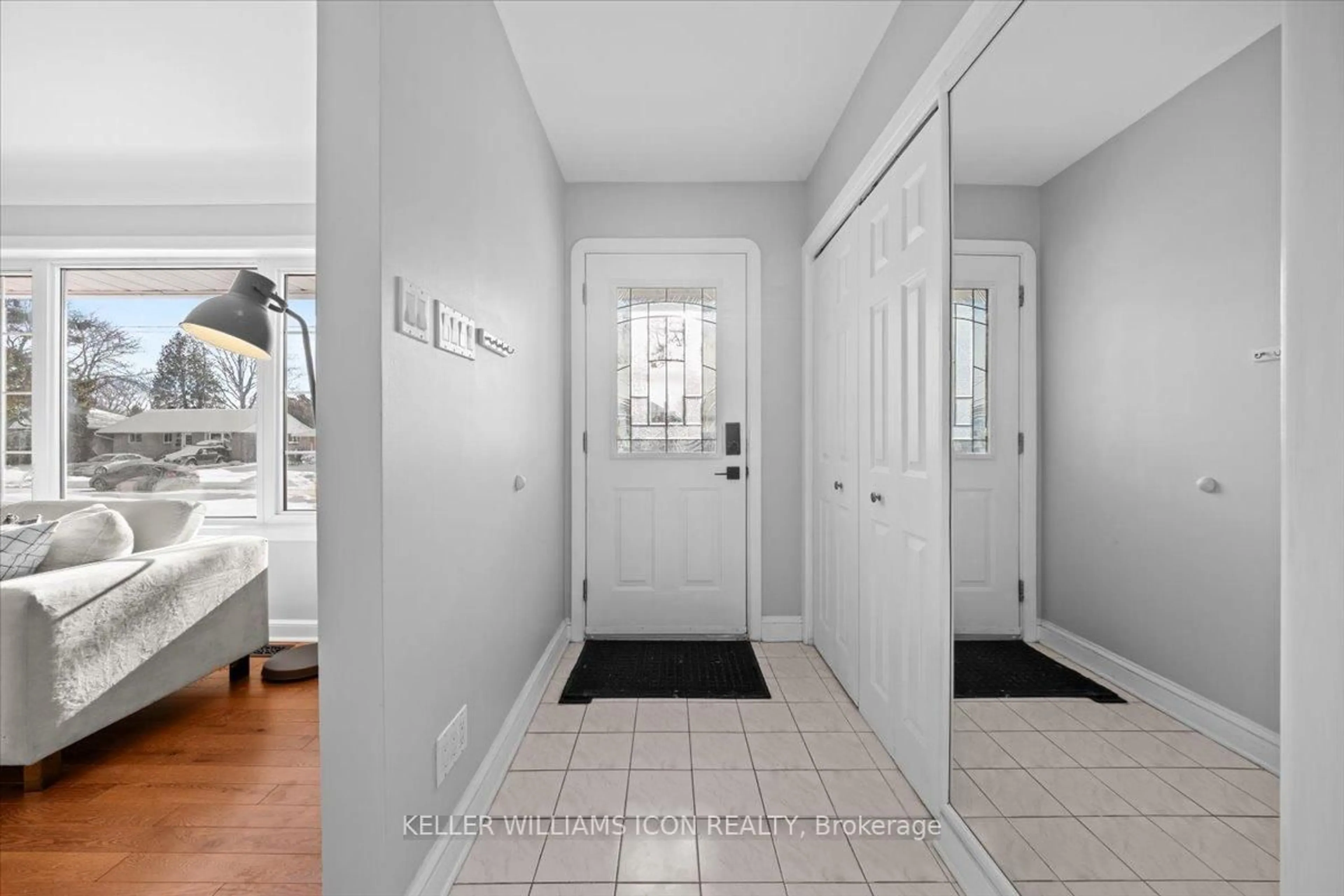 Indoor entryway for 45 Epworth Ave, Ottawa Ontario K2G 2L8