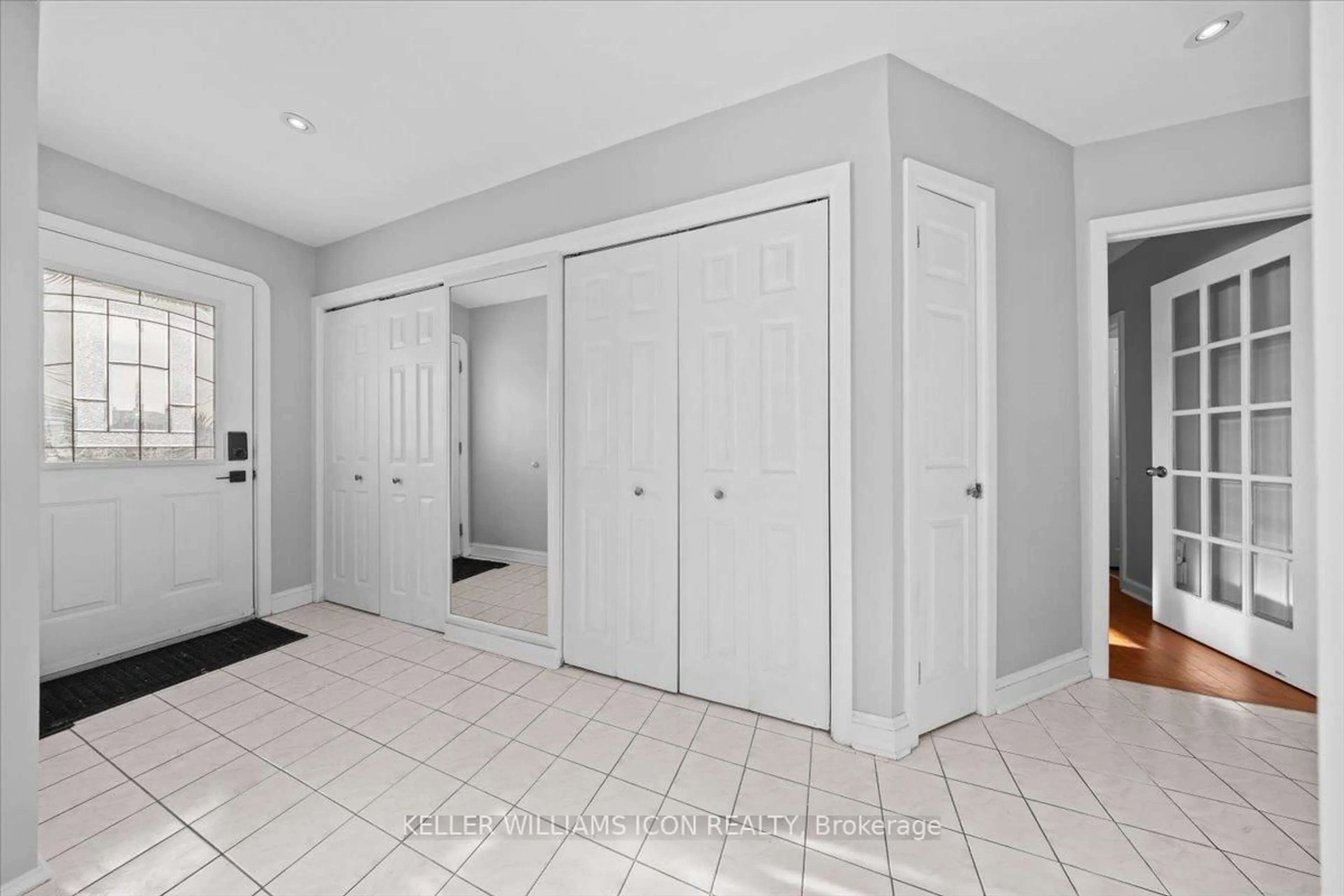 Indoor entryway for 45 Epworth Ave, Ottawa Ontario K2G 2L8