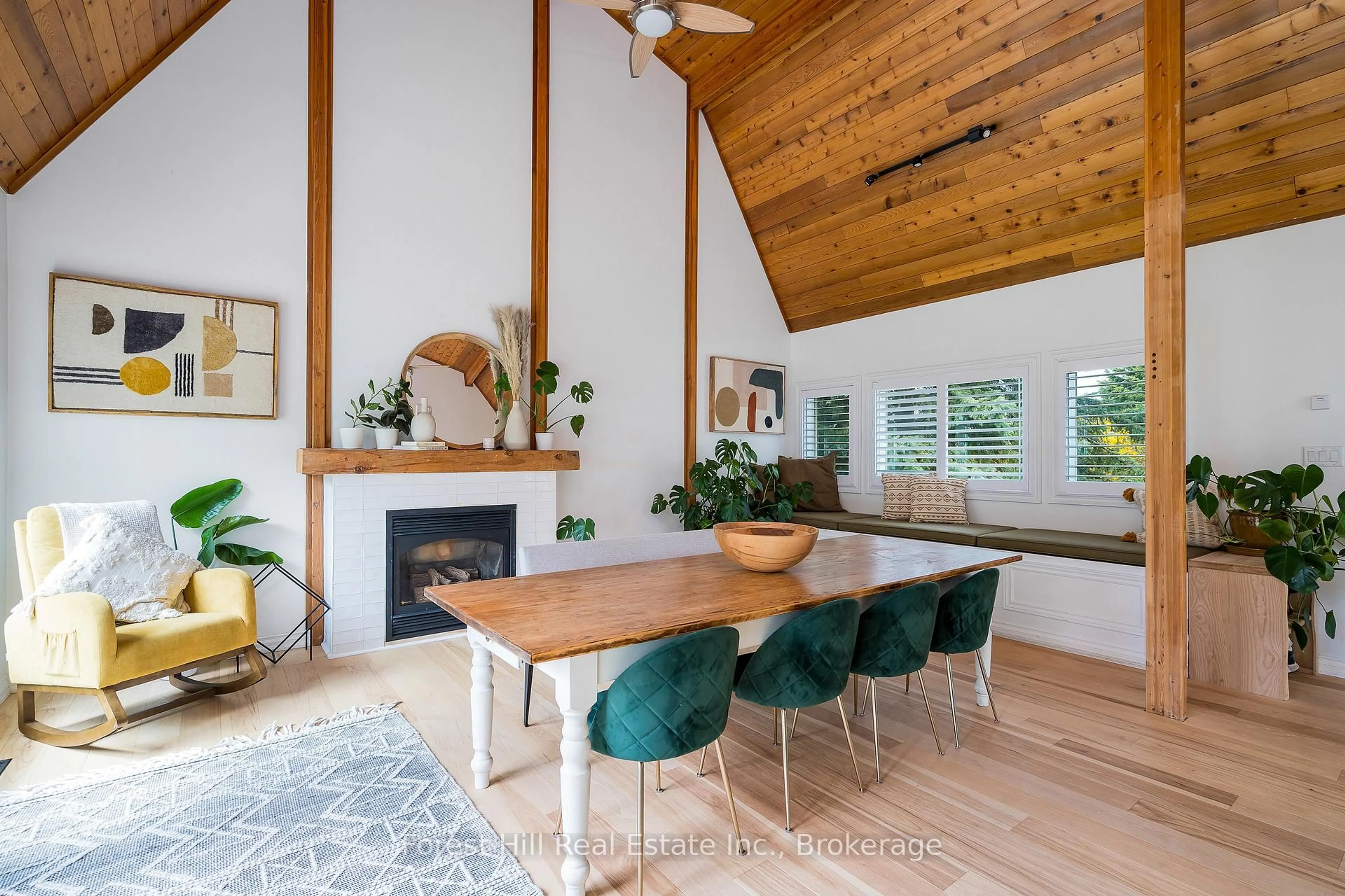 Dining room, wood/laminate floor for 144 Brooker Blvd, Blue Mountains Ontario L9Y 0L4