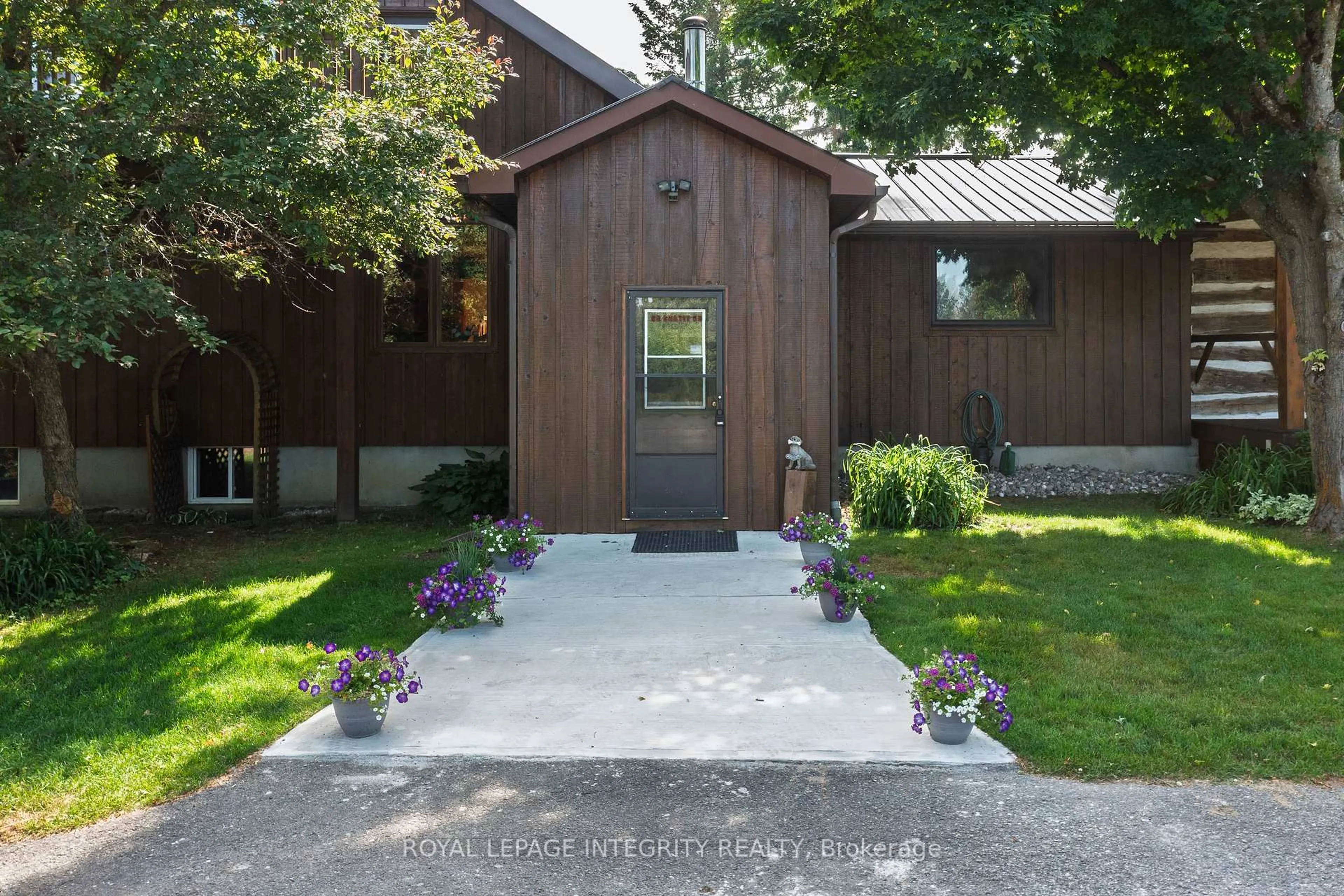 Indoor entryway for 2365 Ashton Station Rd, Ashton Ontario K0A 1B0