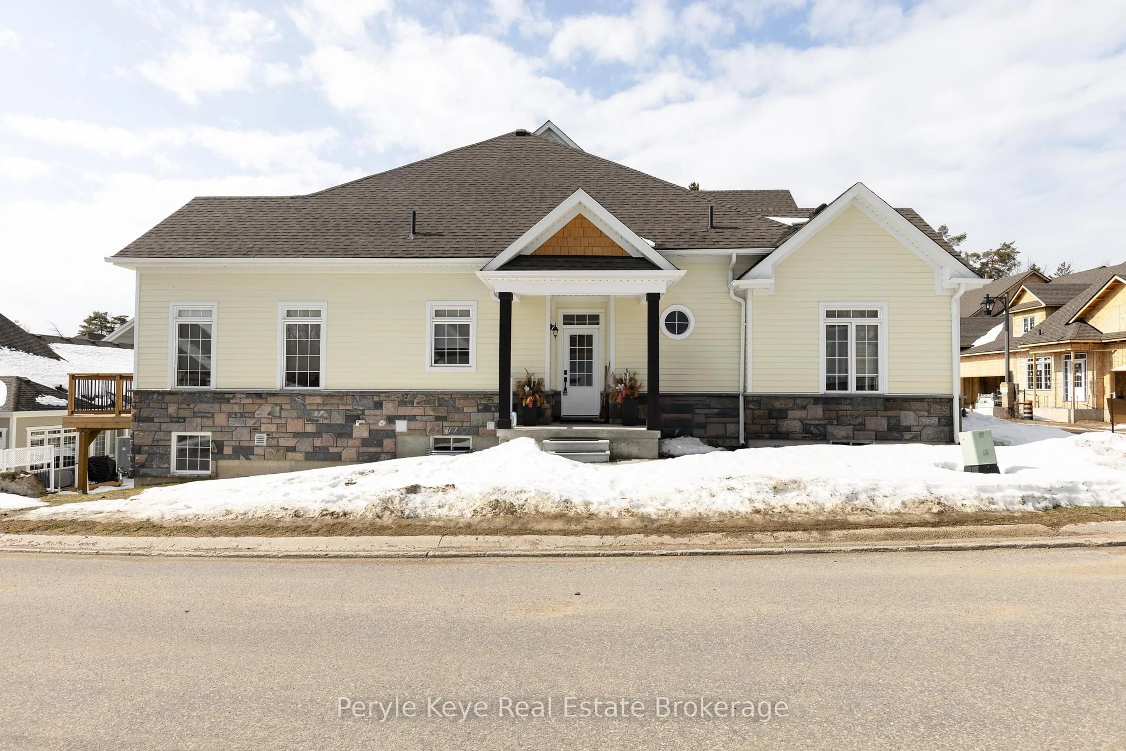 Unknown for 2 Leeds Crt, Bracebridge Ontario P1L 0B7