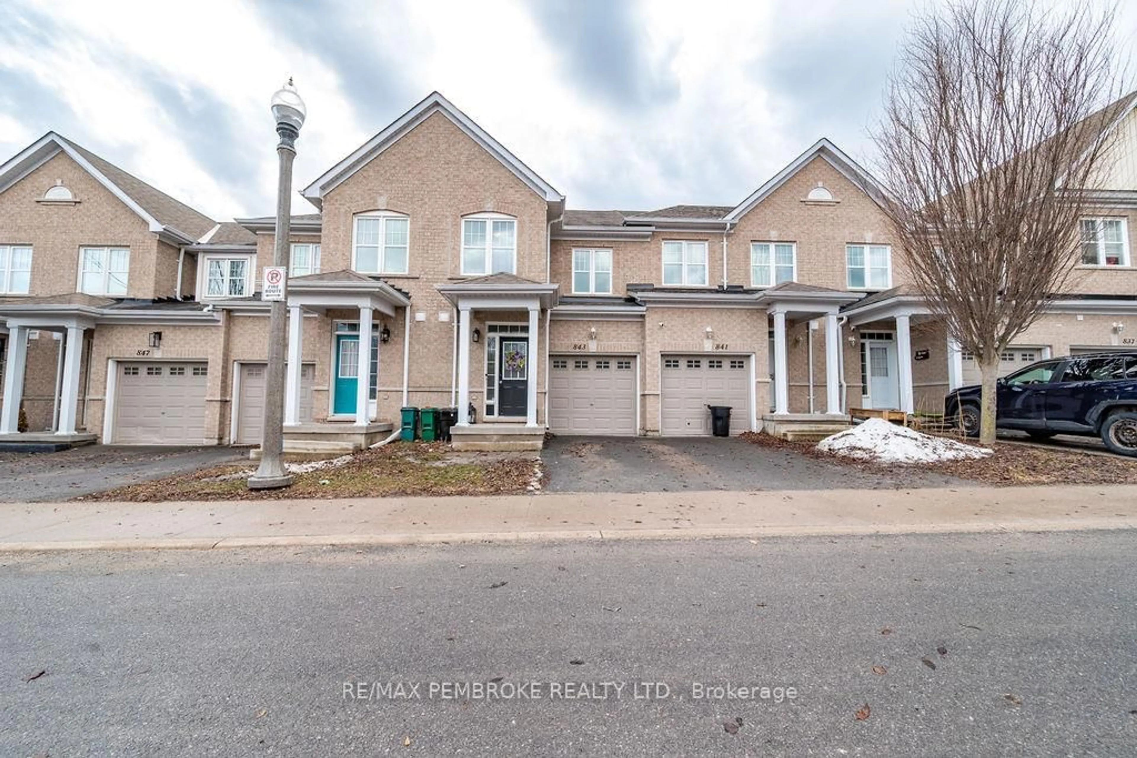 A pic from outside/outdoor area/front of a property/back of a property/a pic from drone, street for 843 Newmarket Lane, Kingston Ontario K7K 0C8