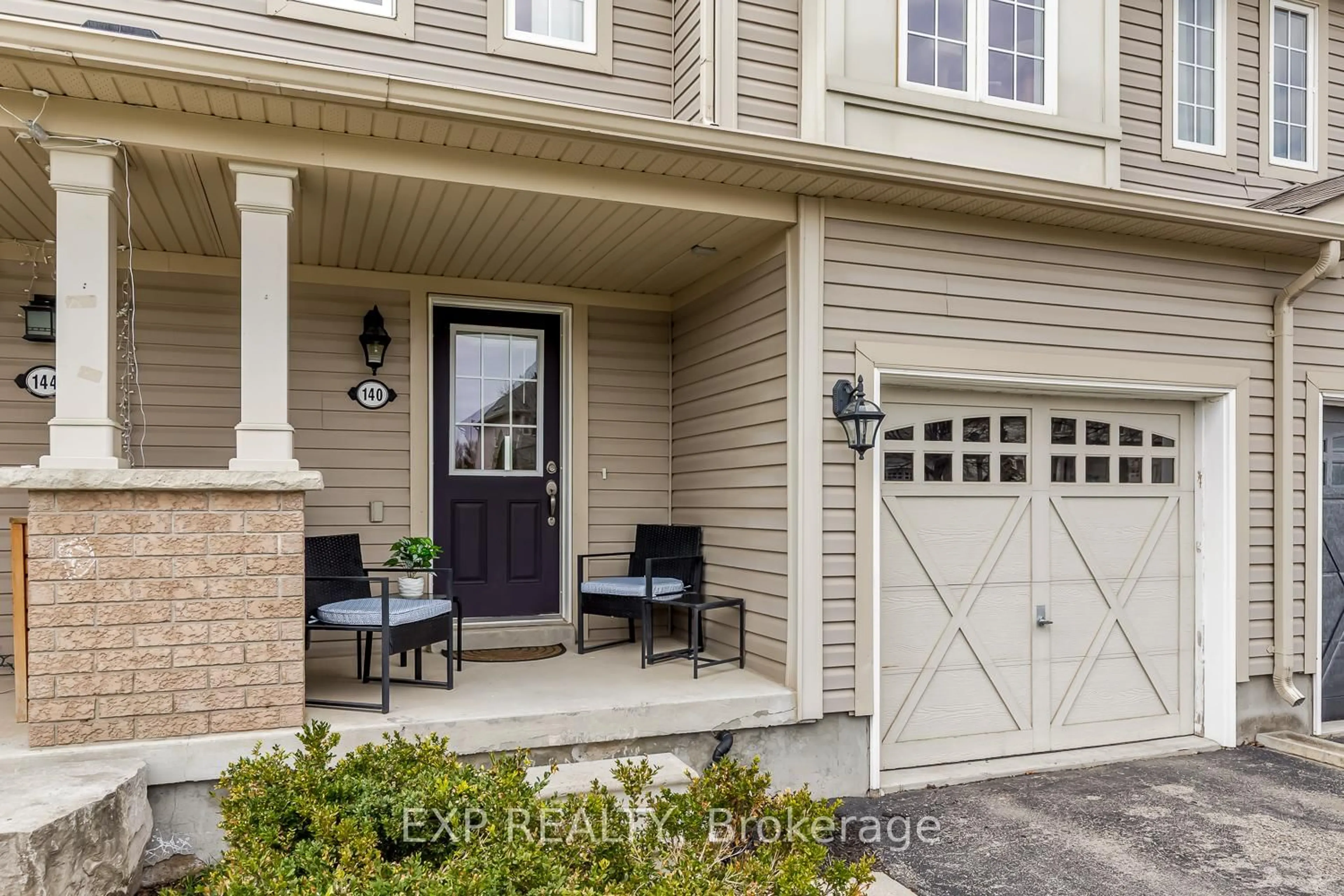 Indoor entryway for 140 Norwich Rd, Woolwich Ontario N0B 1B0