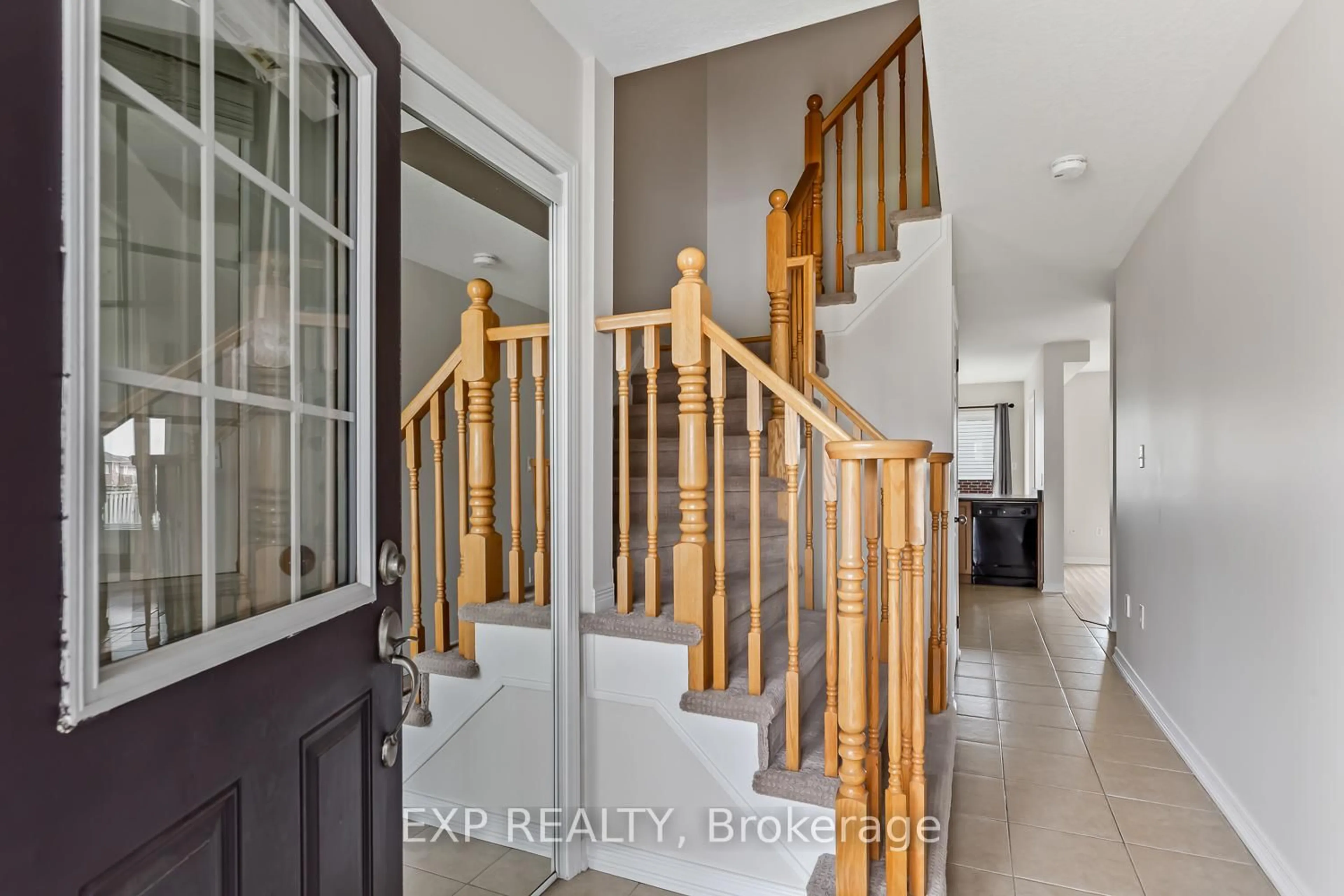 Indoor entryway for 140 Norwich Rd, Woolwich Ontario N0B 1B0
