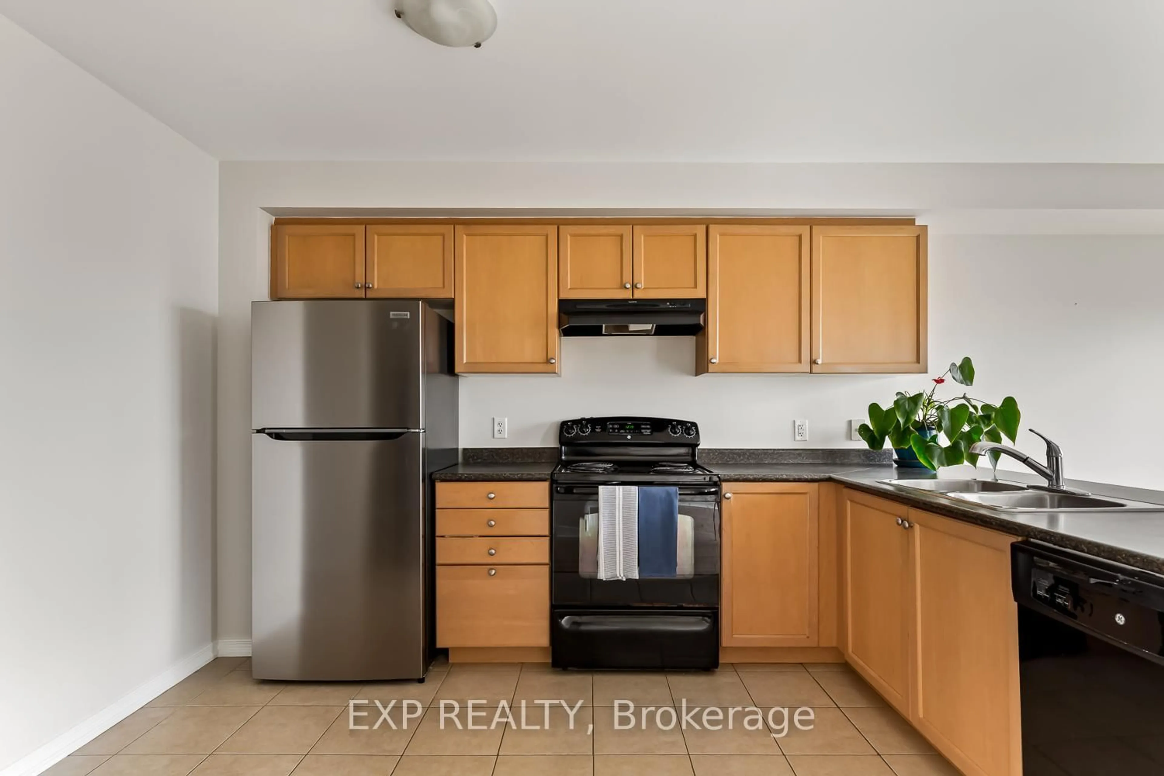 Standard kitchen, unknown for 140 Norwich Rd, Woolwich Ontario N0B 1B0