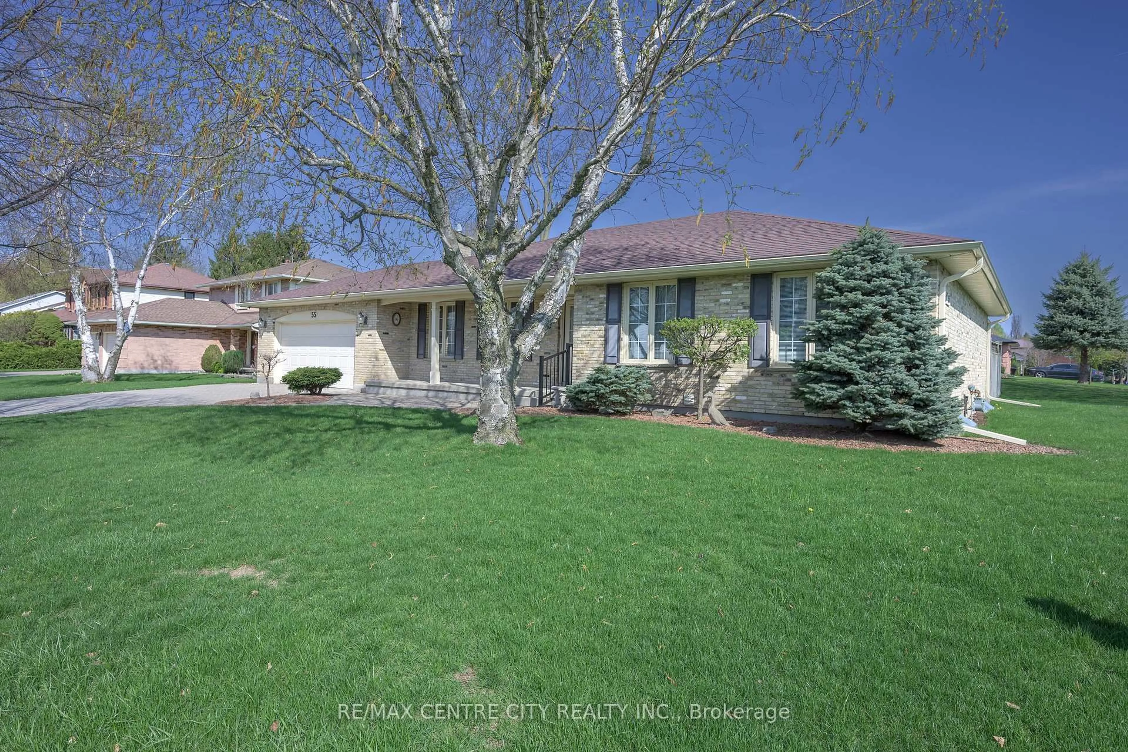 A pic from outside/outdoor area/front of a property/back of a property/a pic from drone, street for 55 Pine Valley Dr, London South Ontario N6J 4M9