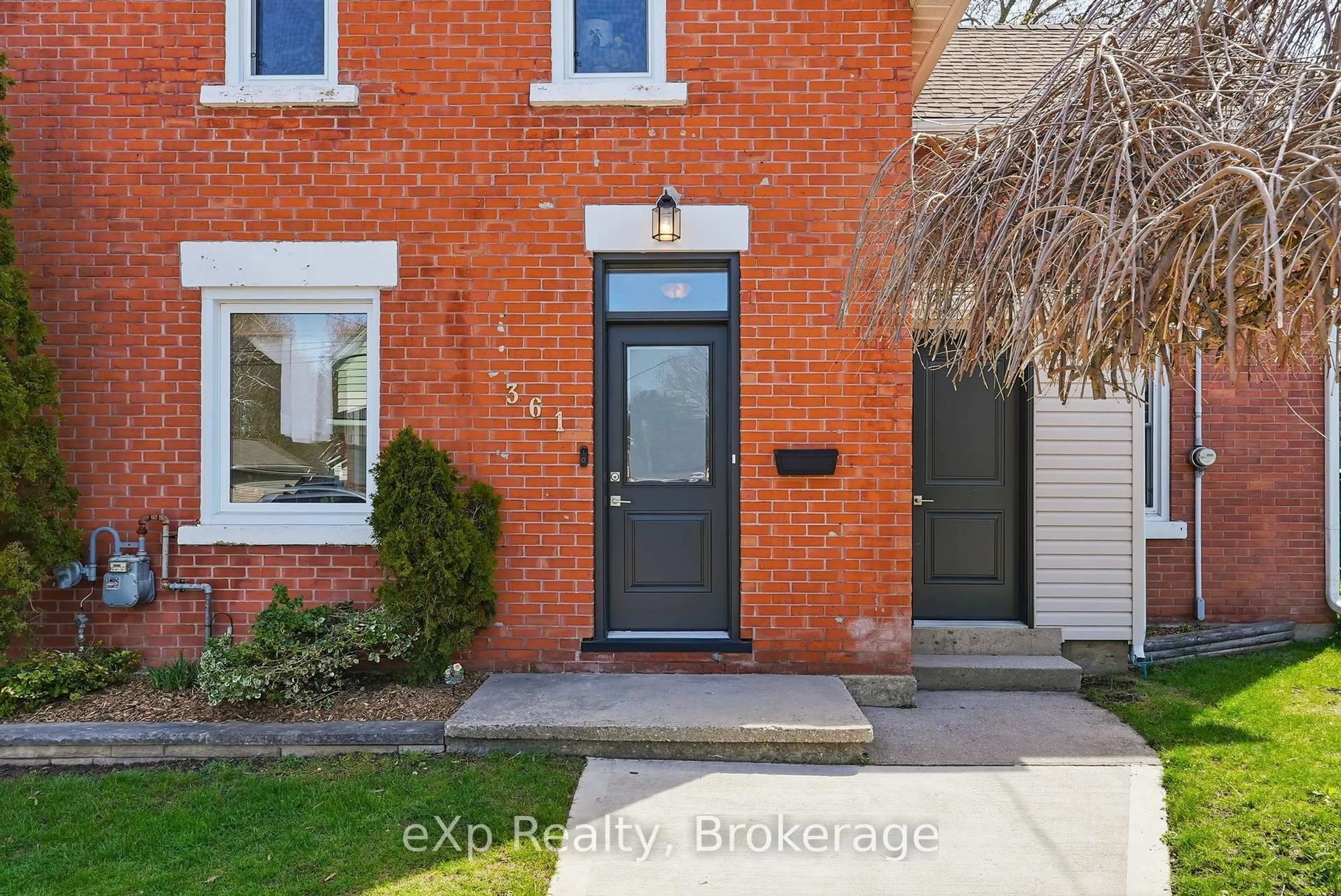 Indoor entryway for 361 6th Ave, Hanover Ontario N4N 2E8