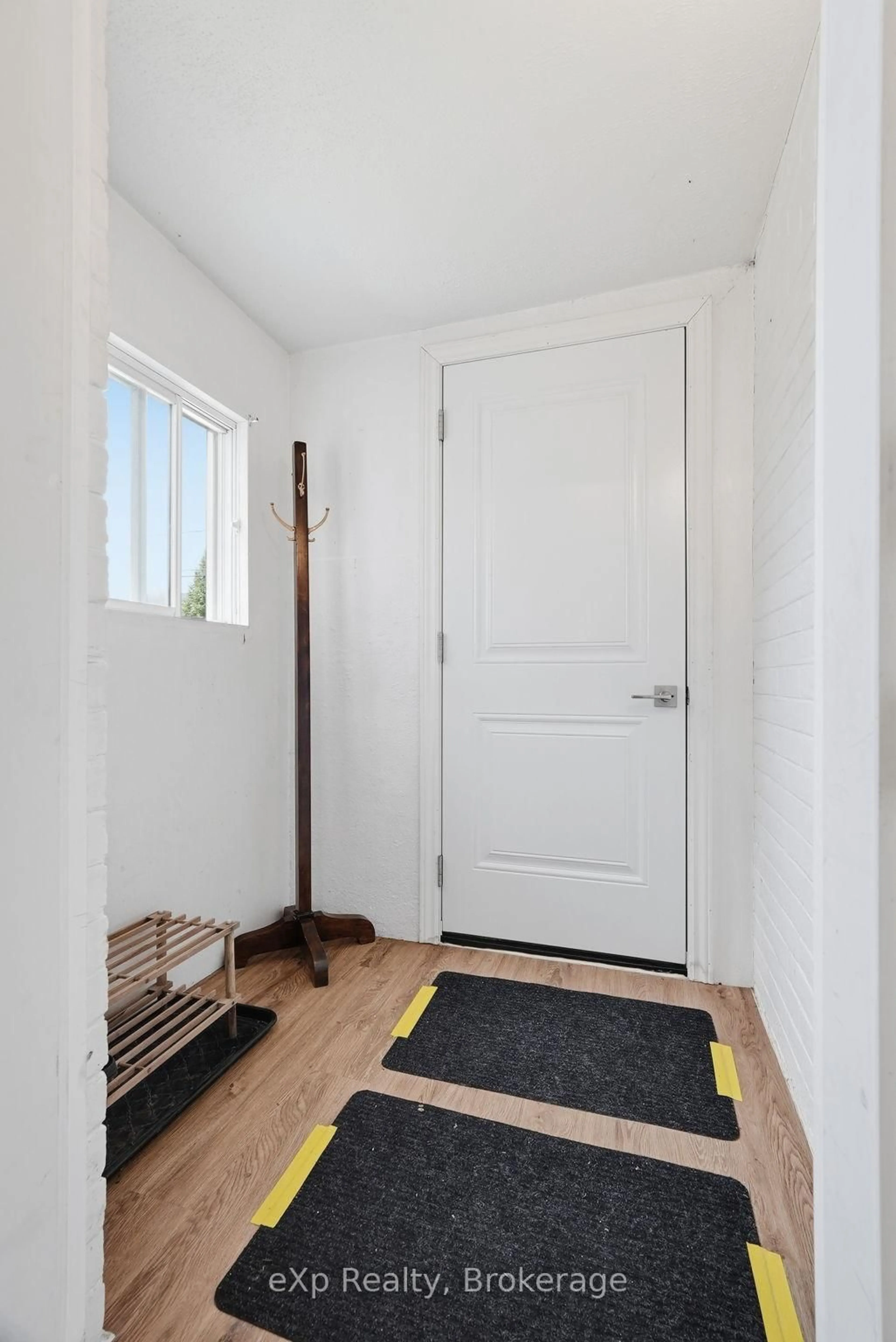 Indoor entryway for 361 6th Ave, Hanover Ontario N4N 2E8