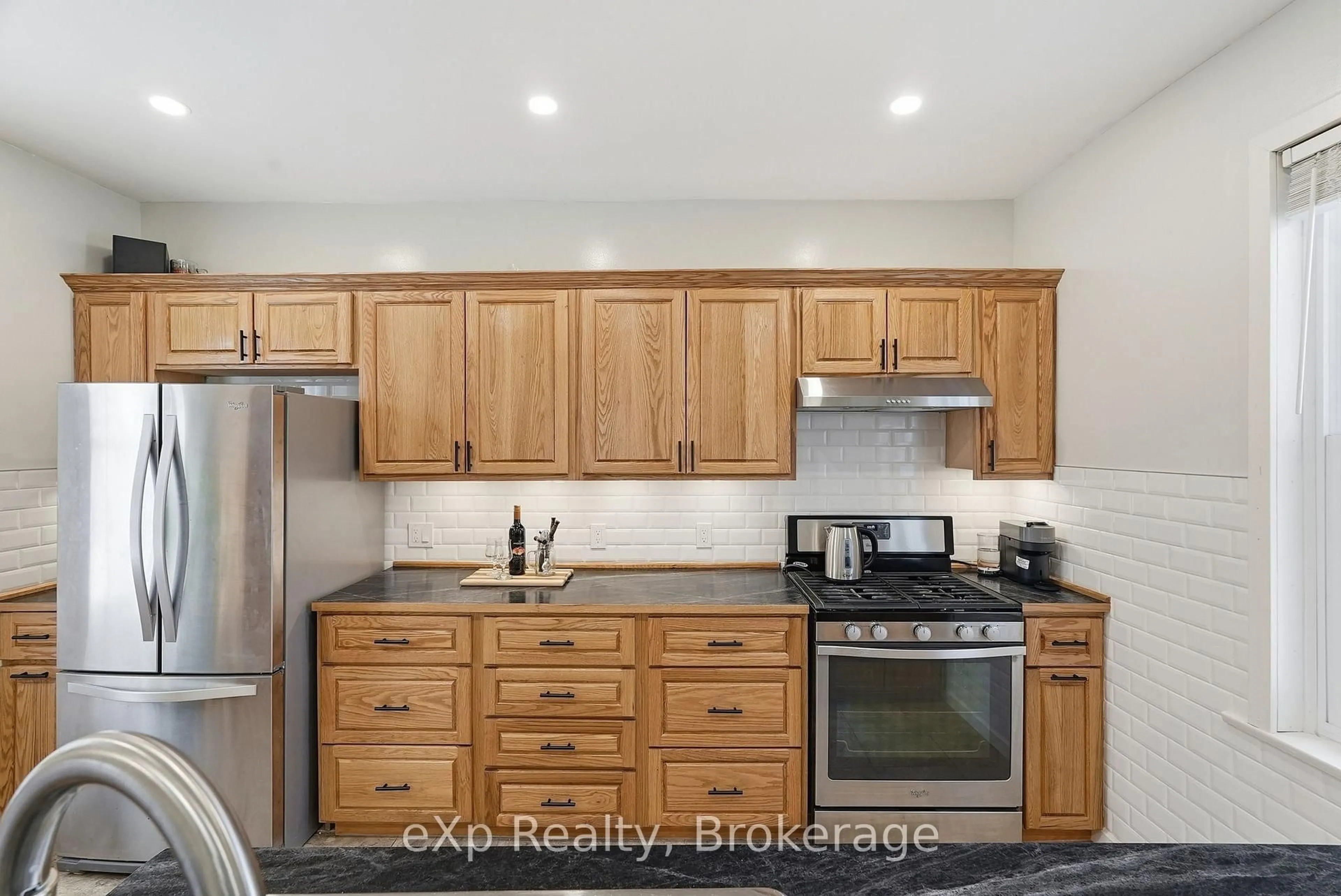 Standard kitchen, unknown for 361 6th Ave, Hanover Ontario N4N 2E8