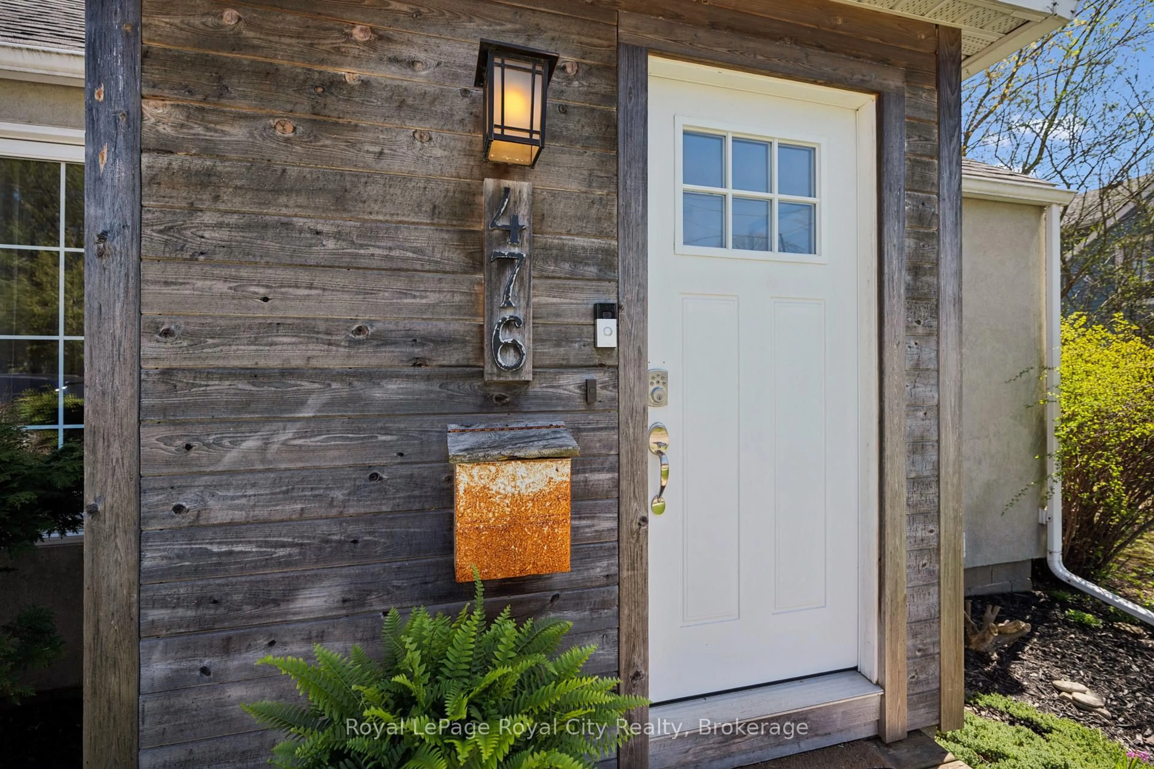 Indoor entryway for 476 Paisley Rd, Guelph Ontario N1H 2R6