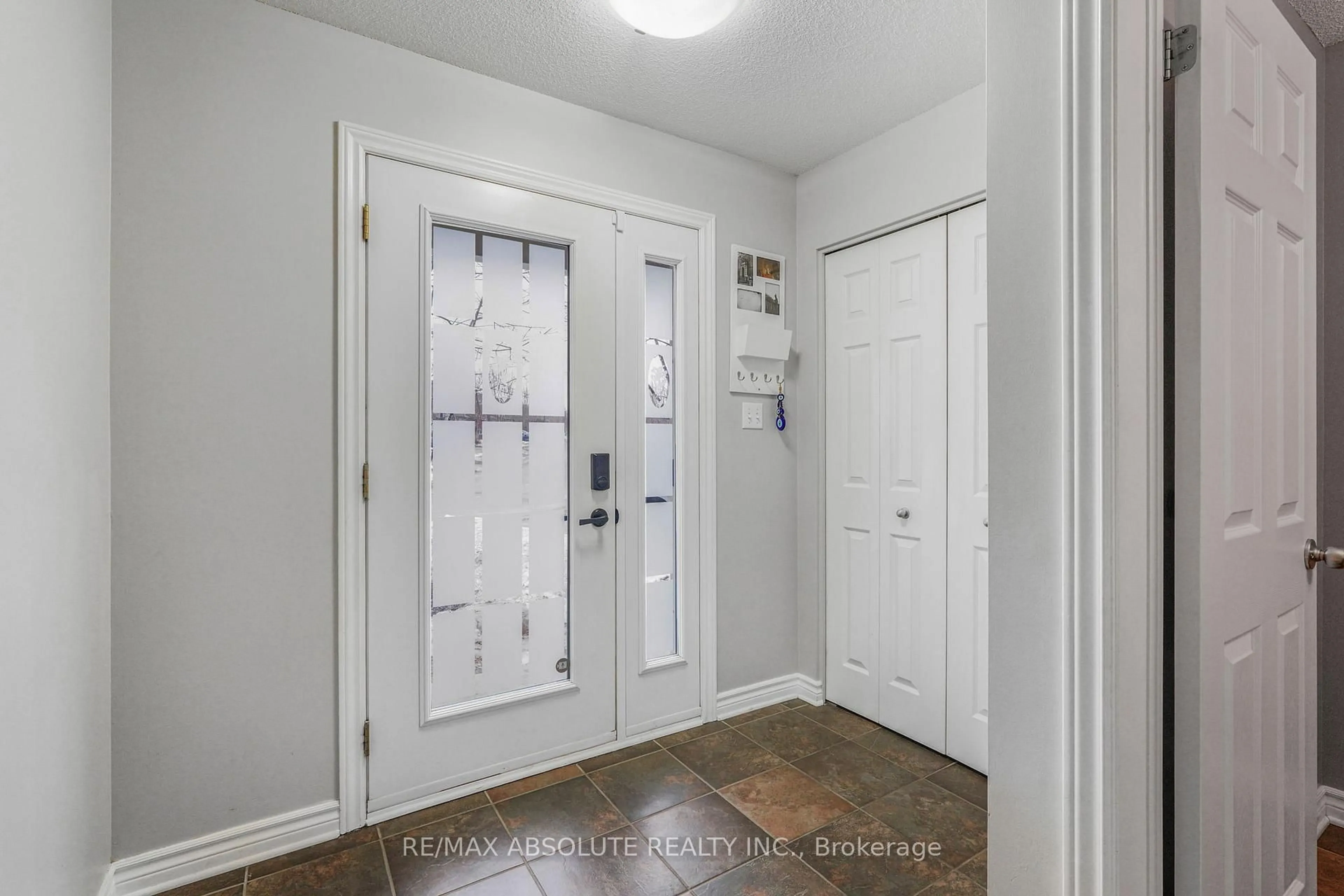 Indoor entryway for 229 Mica Cres, Clarence-Rockland Ontario K4K 0E3