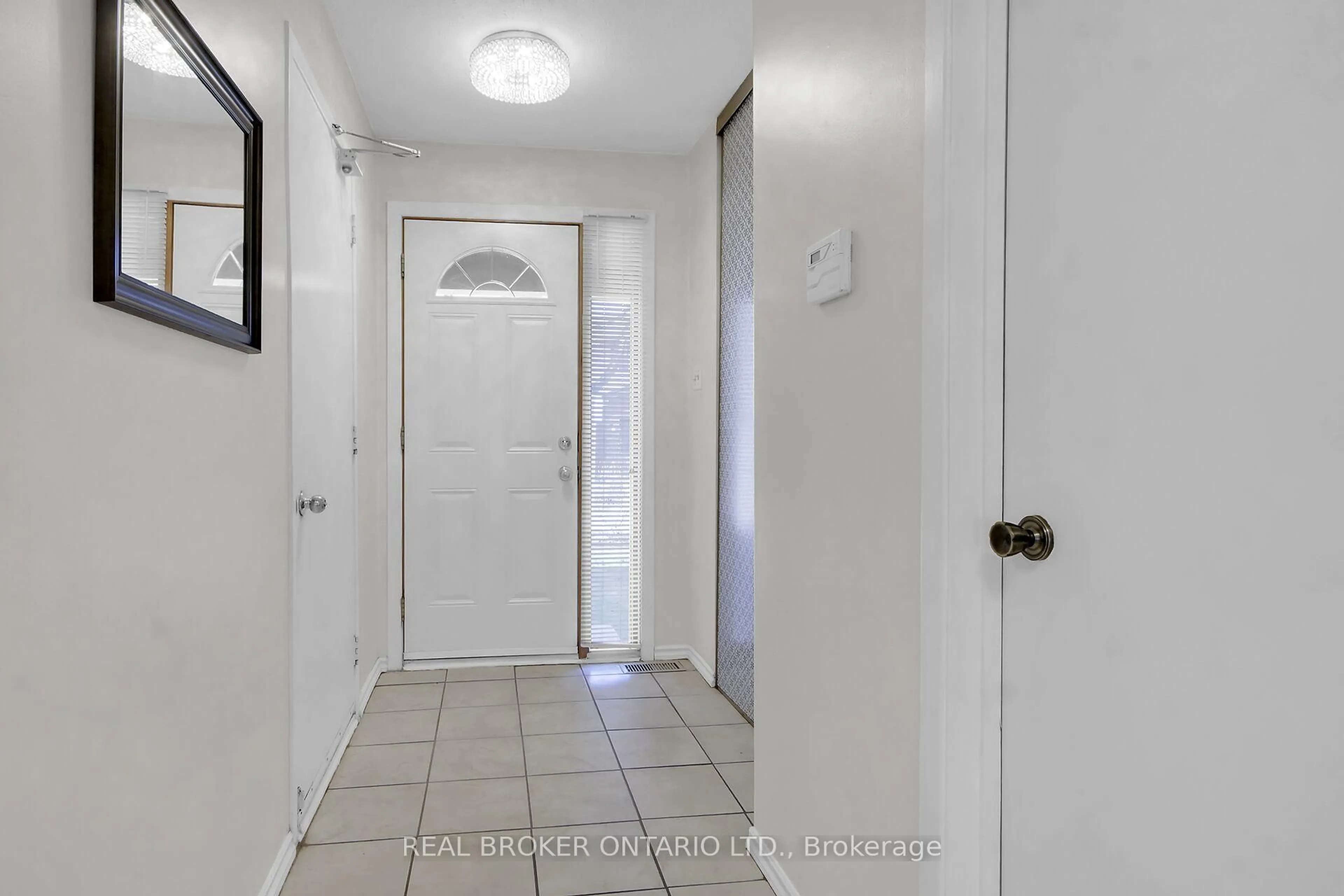 Indoor entryway for 88 Clarkson Cres #65, Ottawa Ontario K2L 3E2