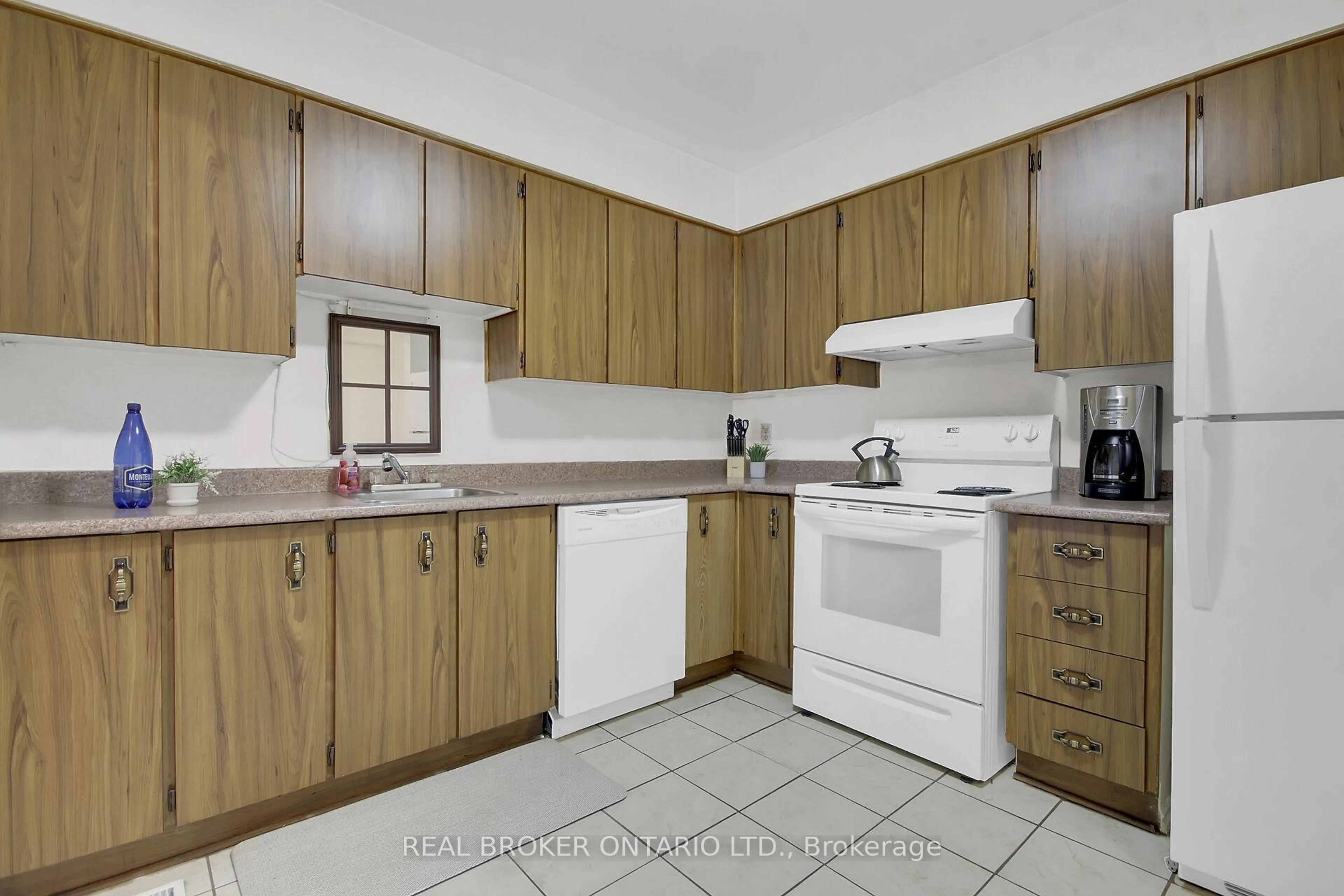 Standard kitchen, unknown for 88 Clarkson Cres #65, Ottawa Ontario K2L 3E2