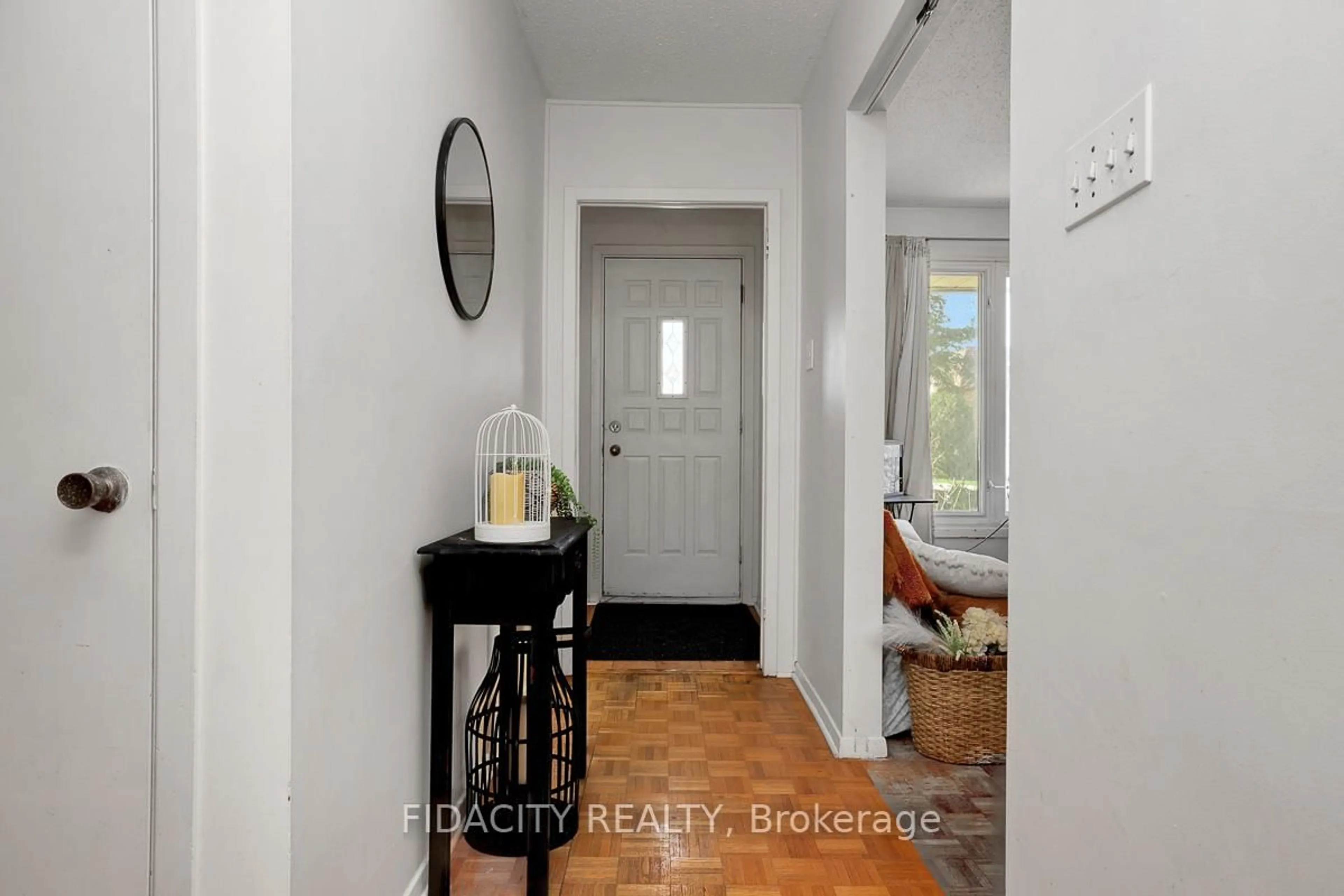 Indoor entryway for 2336 Ogilvie Rd, Ottawa Ontario K1J 7N6