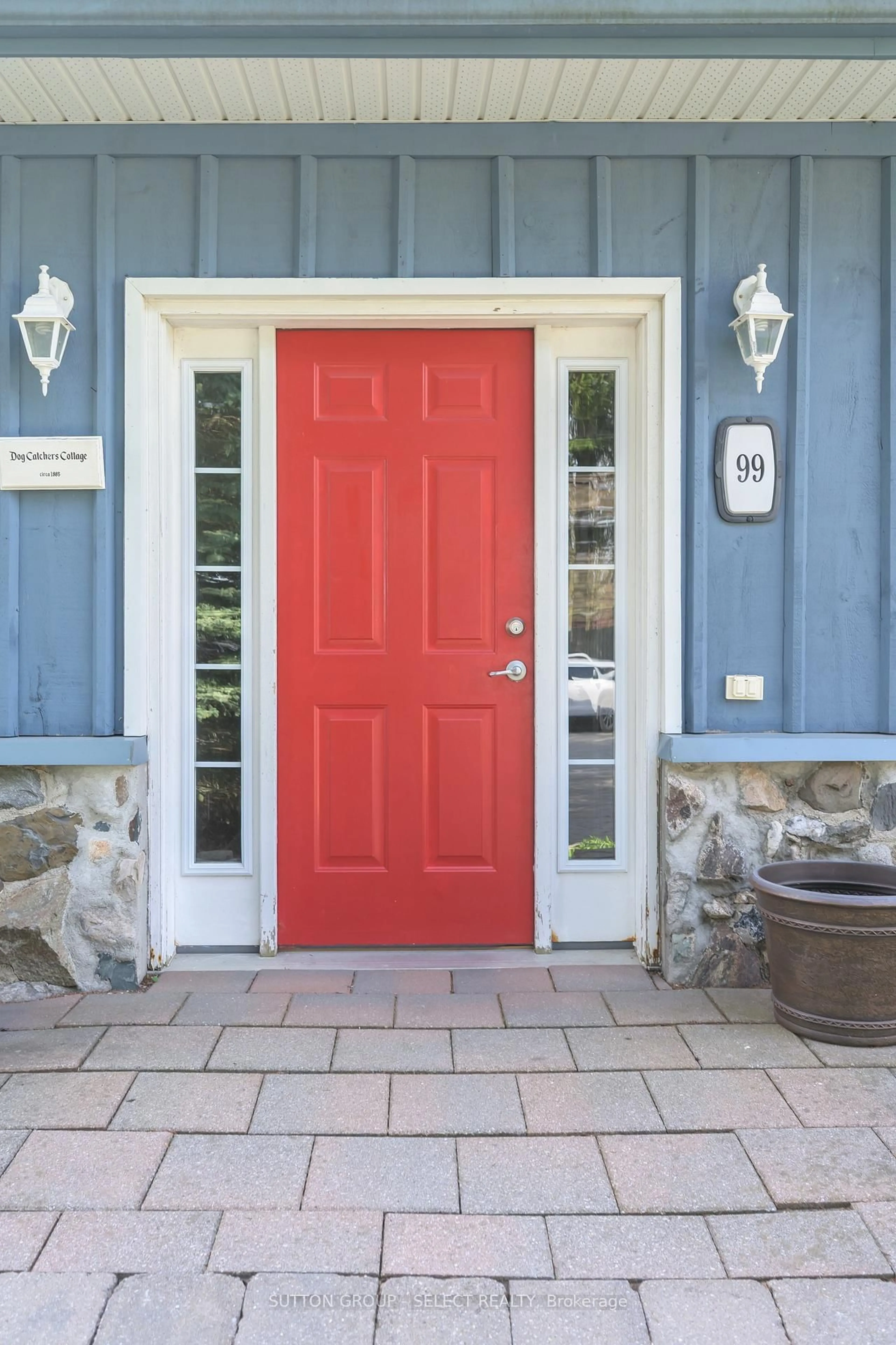 Indoor entryway for 99 Duchess Ave, Lucan Biddulph Ontario N0M 2J0