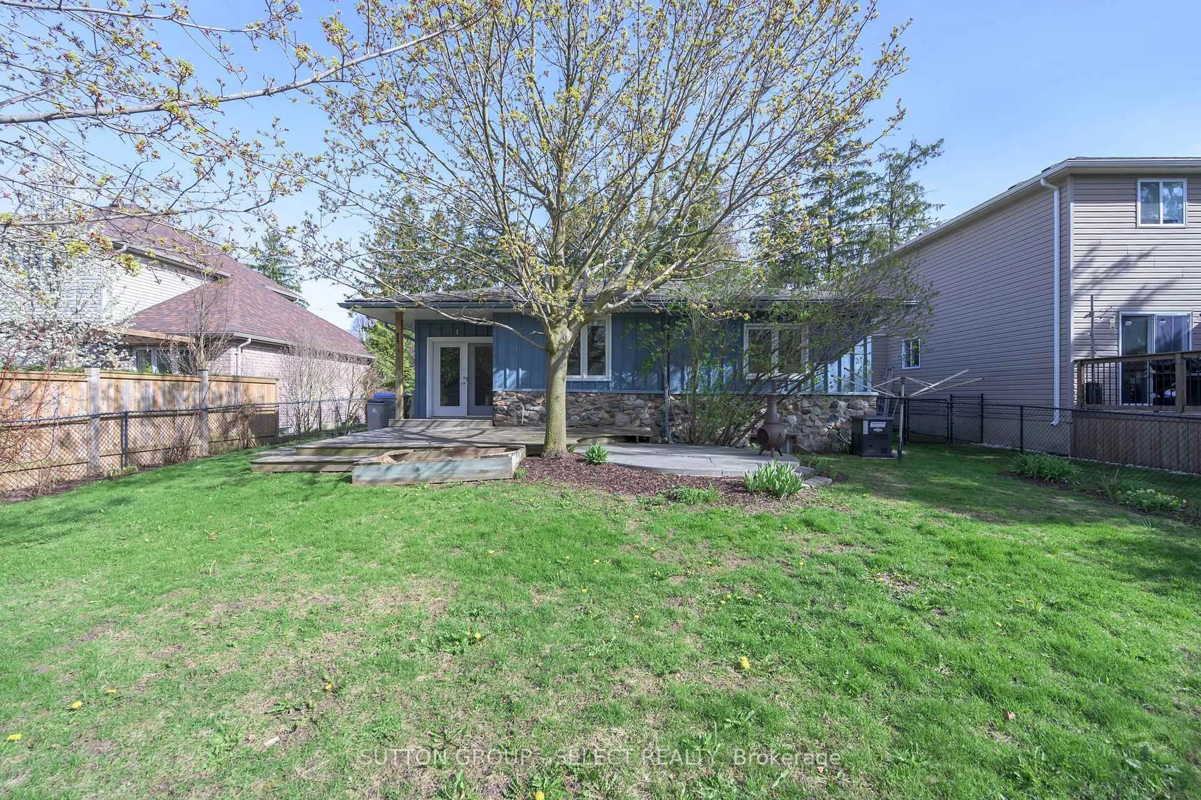 Patio, unknown for 99 Duchess Ave, Lucan Biddulph Ontario N0M 2J0