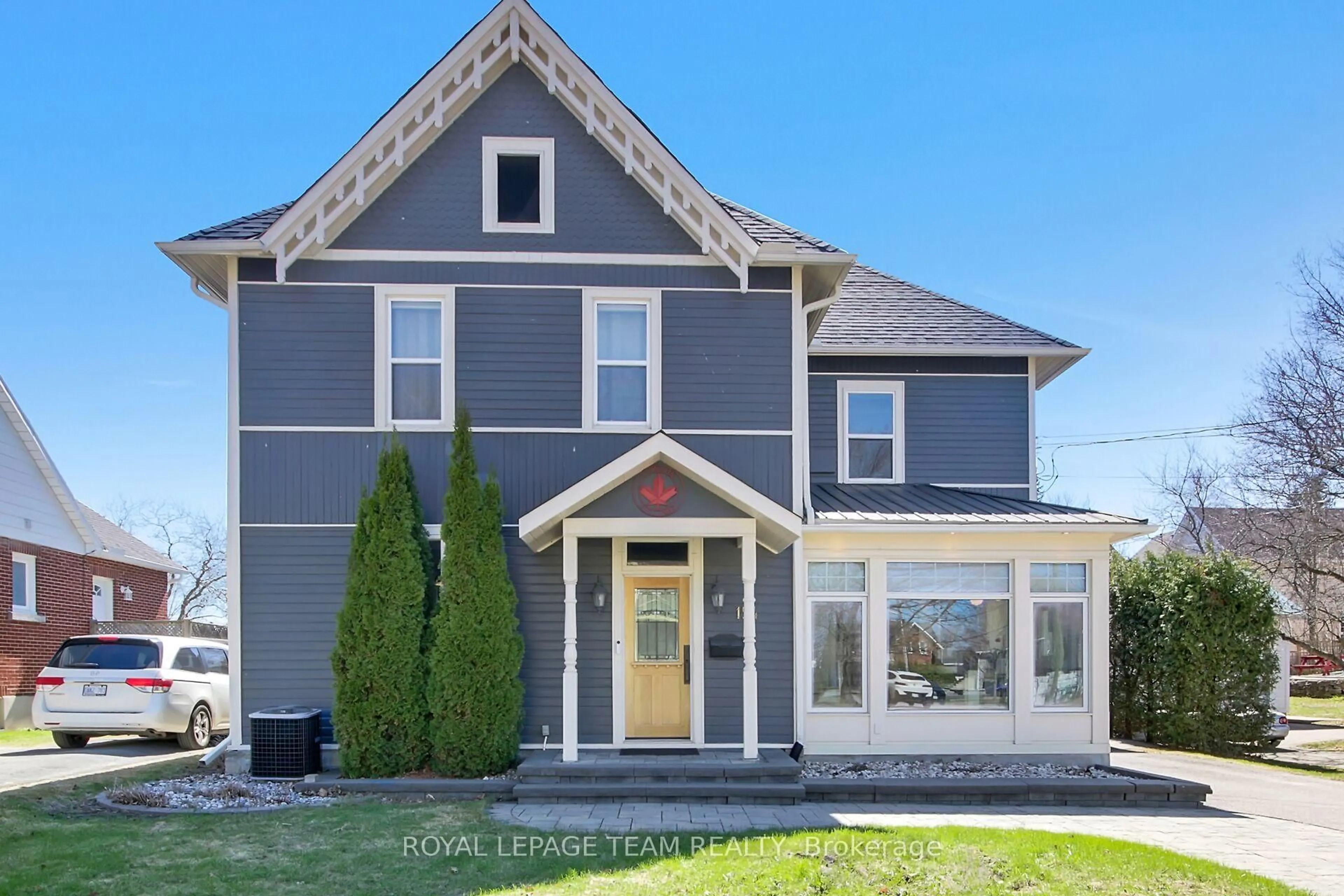 Home with vinyl exterior material, street for 154 Lake Ave, Carleton Place Ontario K7C 1J8