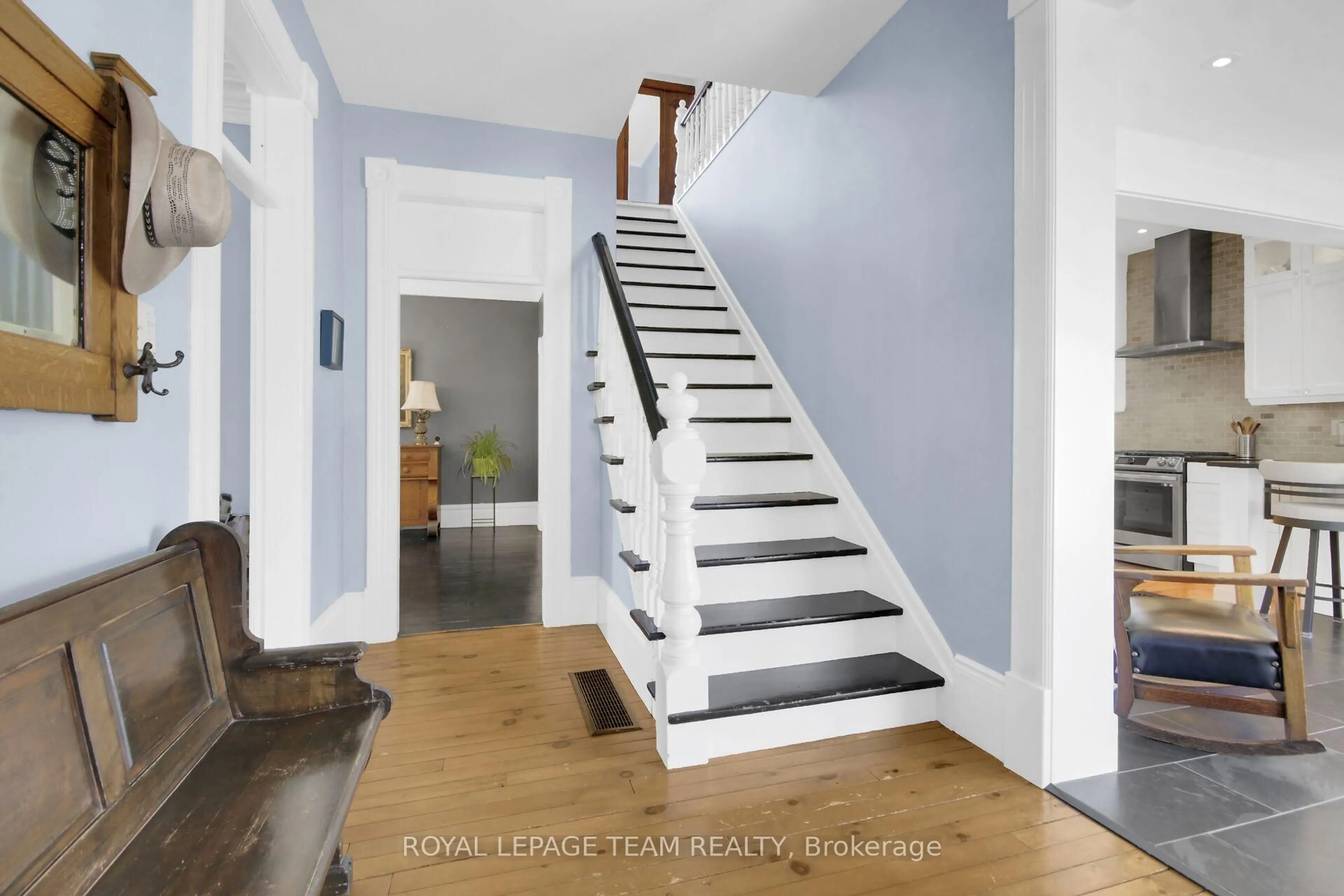 Stairs for 154 Lake Ave, Carleton Place Ontario K7C 1J8