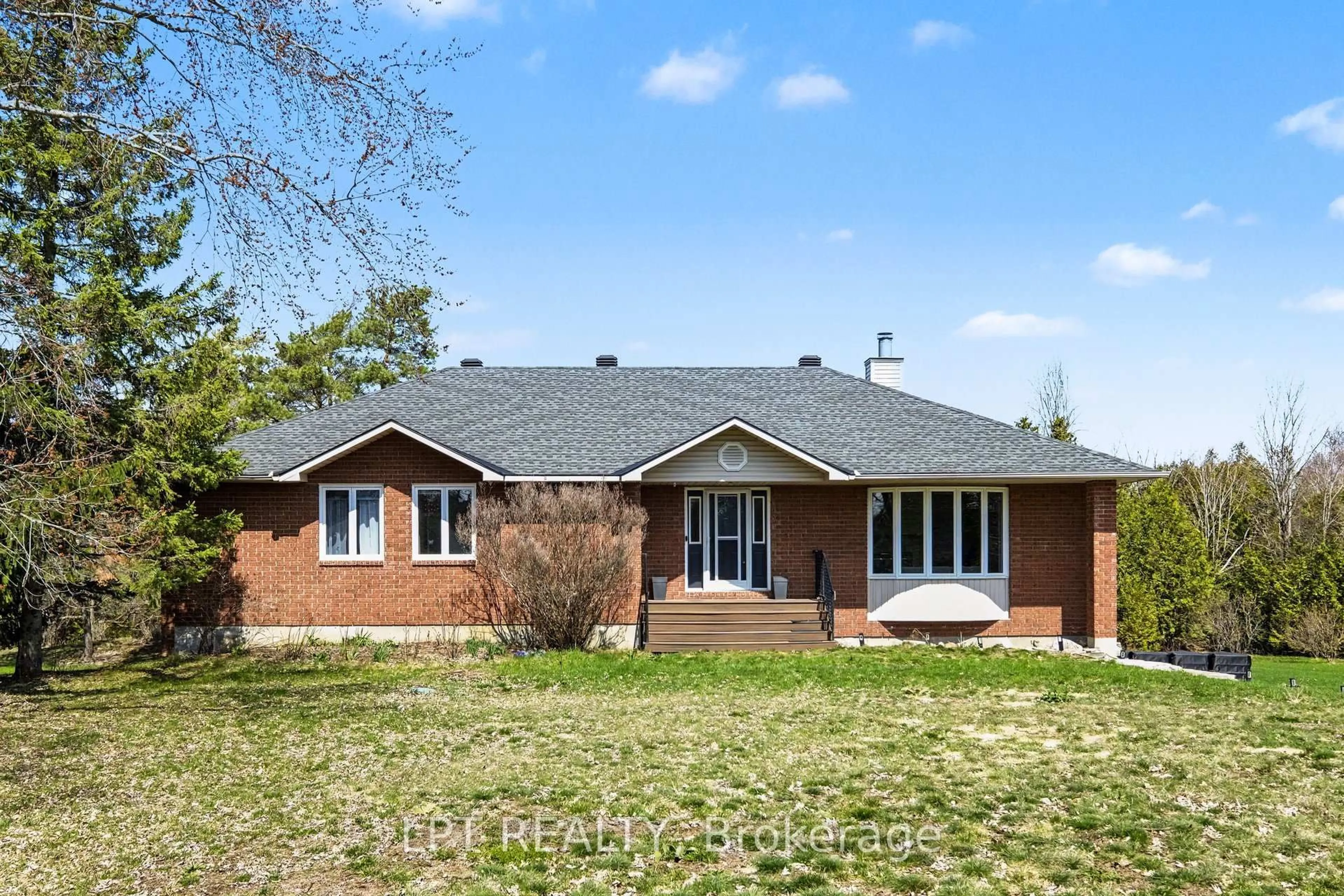 Home with brick exterior material, street for 8297 Nashdale Dr, Metcalfe Ontario K0A 2P0