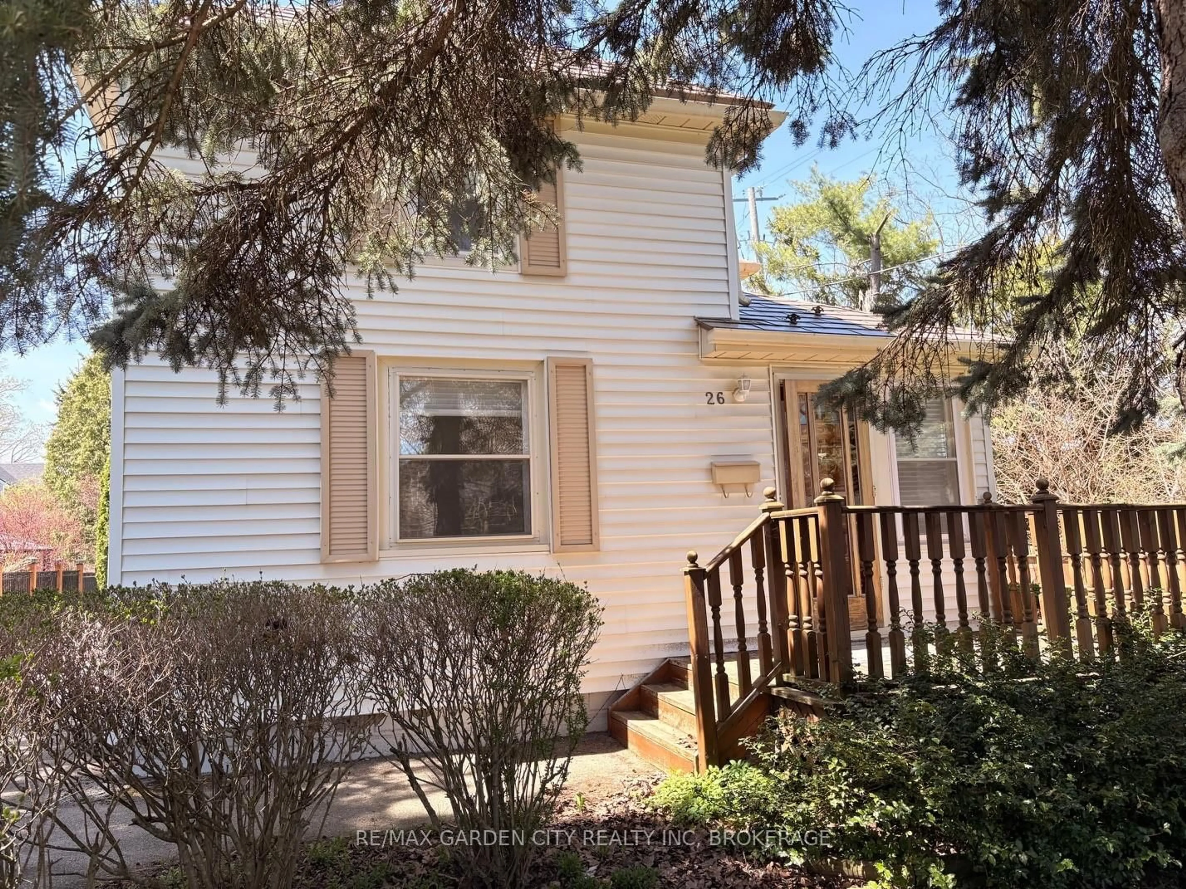 Home with vinyl exterior material, street for 26 Chestnut St, Pelham Ontario L3E 0K3