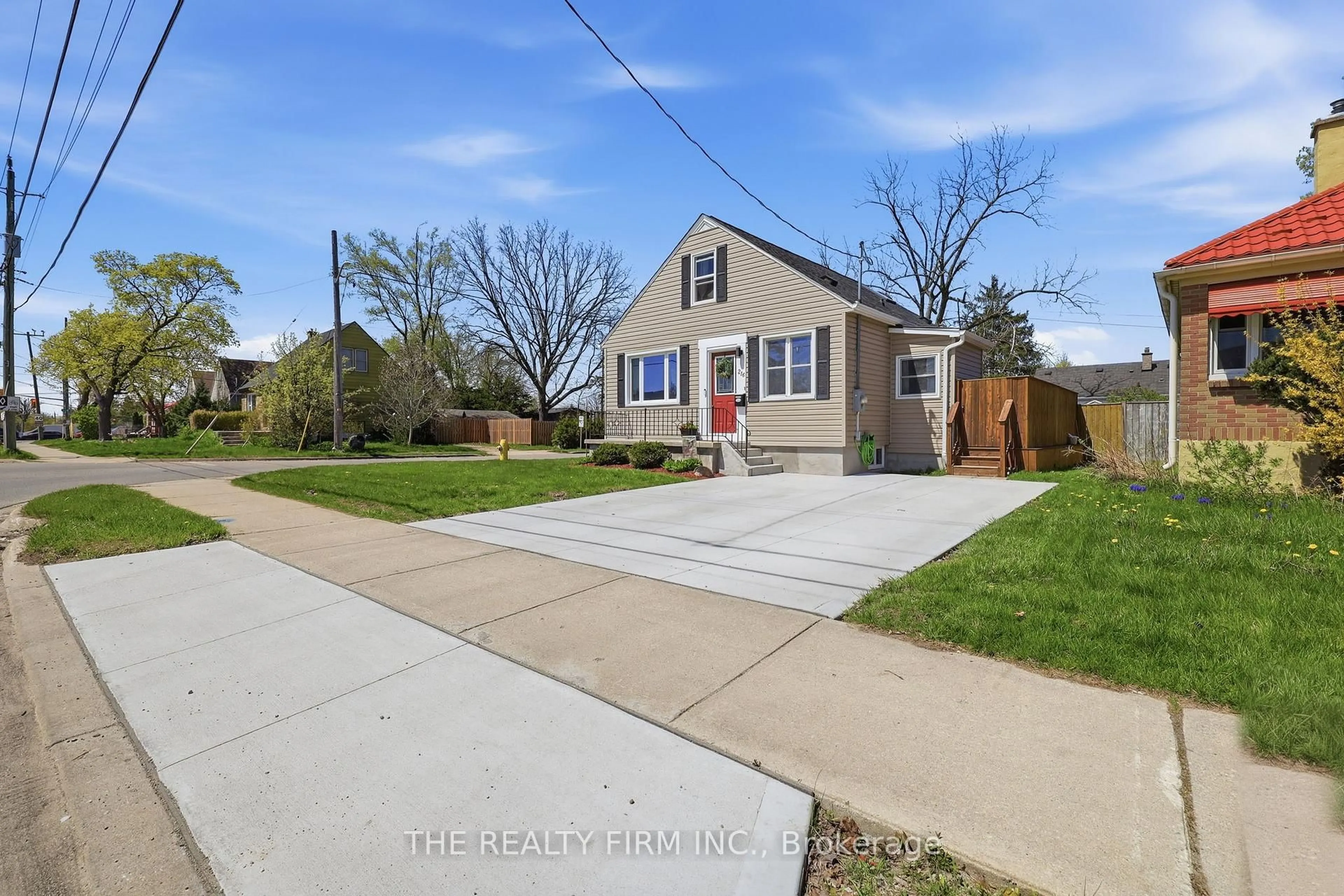 A pic from outside/outdoor area/front of a property/back of a property/a pic from drone, street for 216 Thompson Rd, London South Ontario N5Z 2Z1