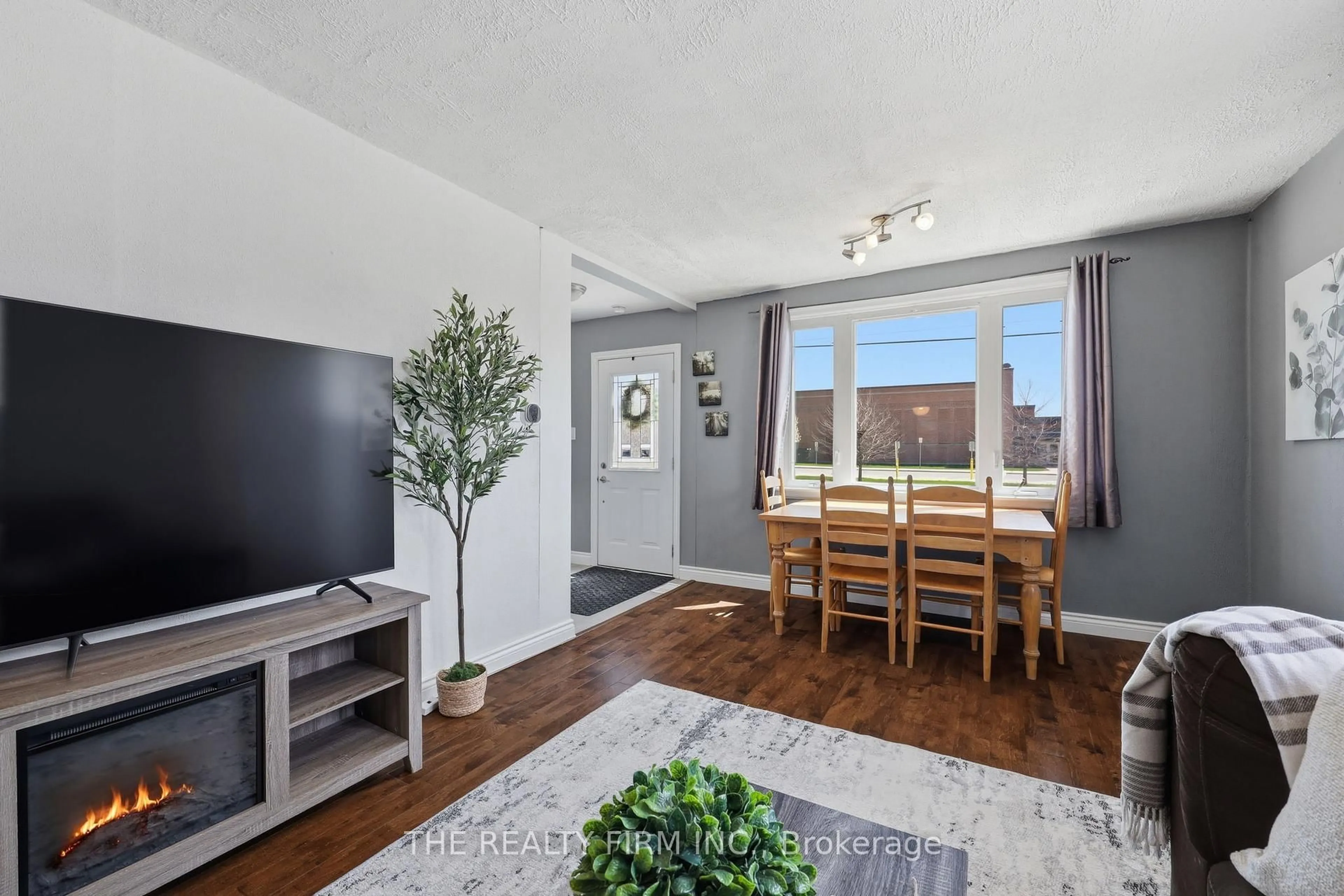 Living room with furniture, wood/laminate floor for 216 Thompson Rd, London South Ontario N5Z 2Z1