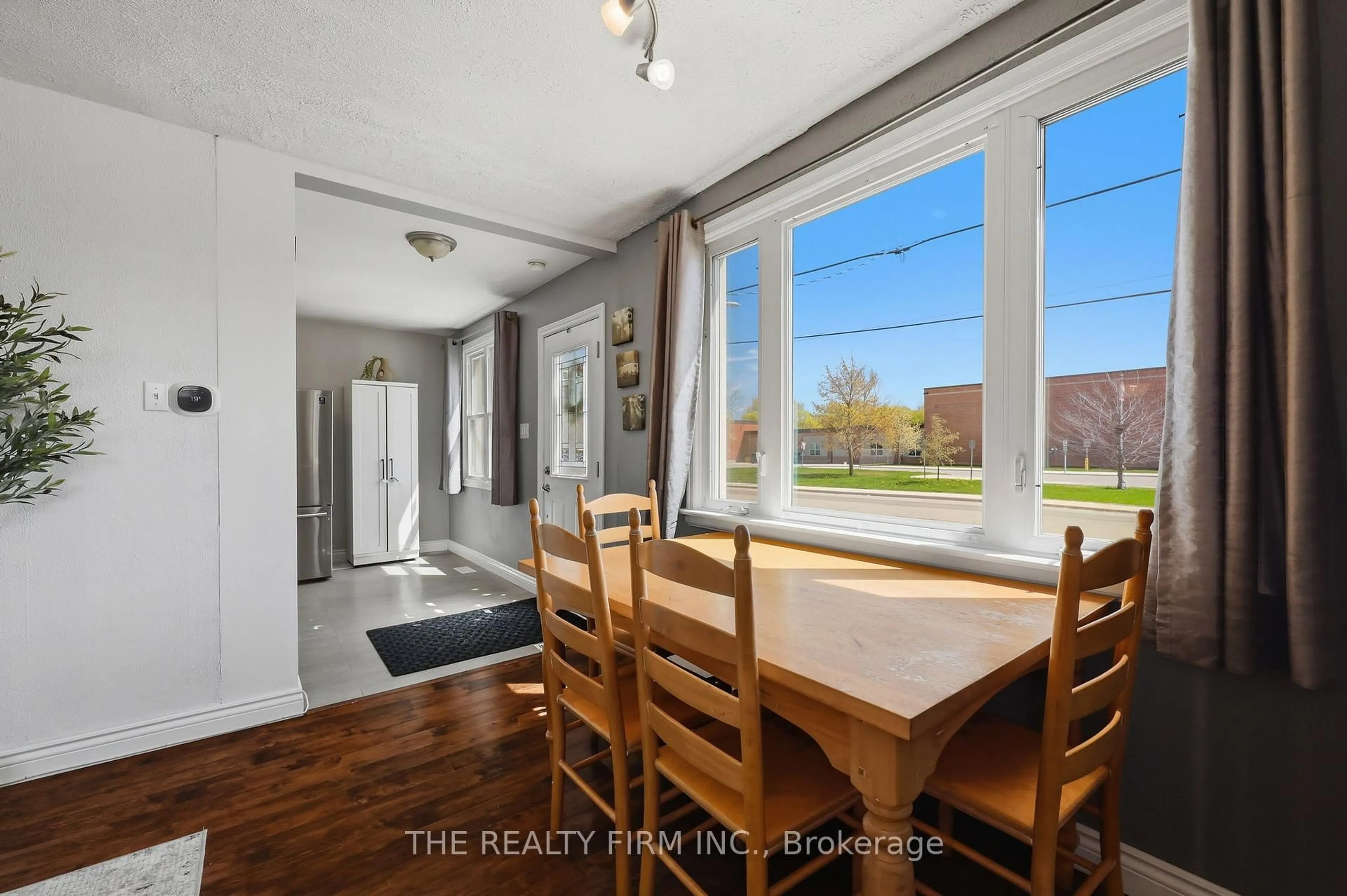 Dining room, unknown for 216 Thompson Rd, London South Ontario N5Z 2Z1