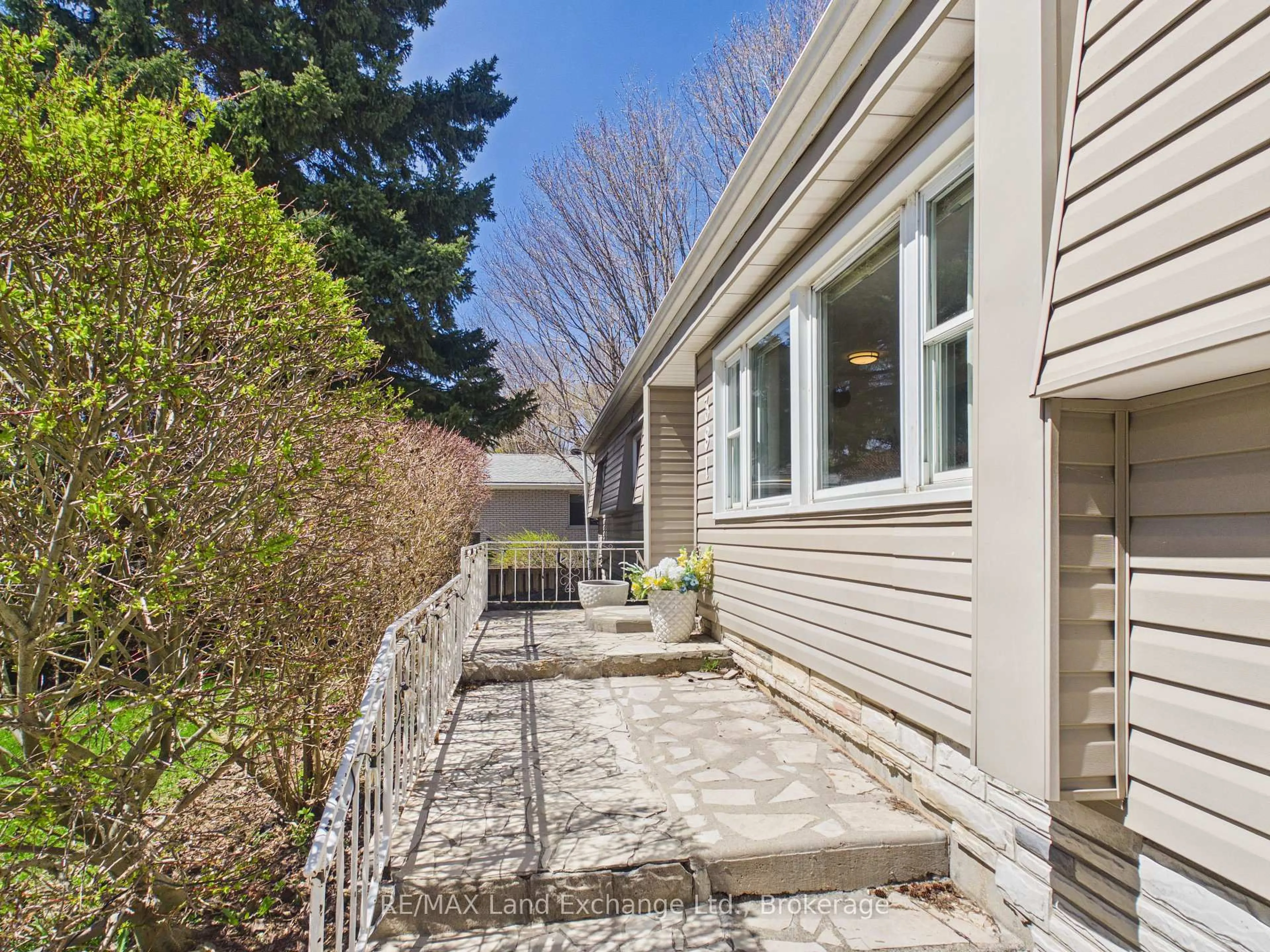 Unknown for 381 Nelson St, Kincardine Ontario N2Z 1X7