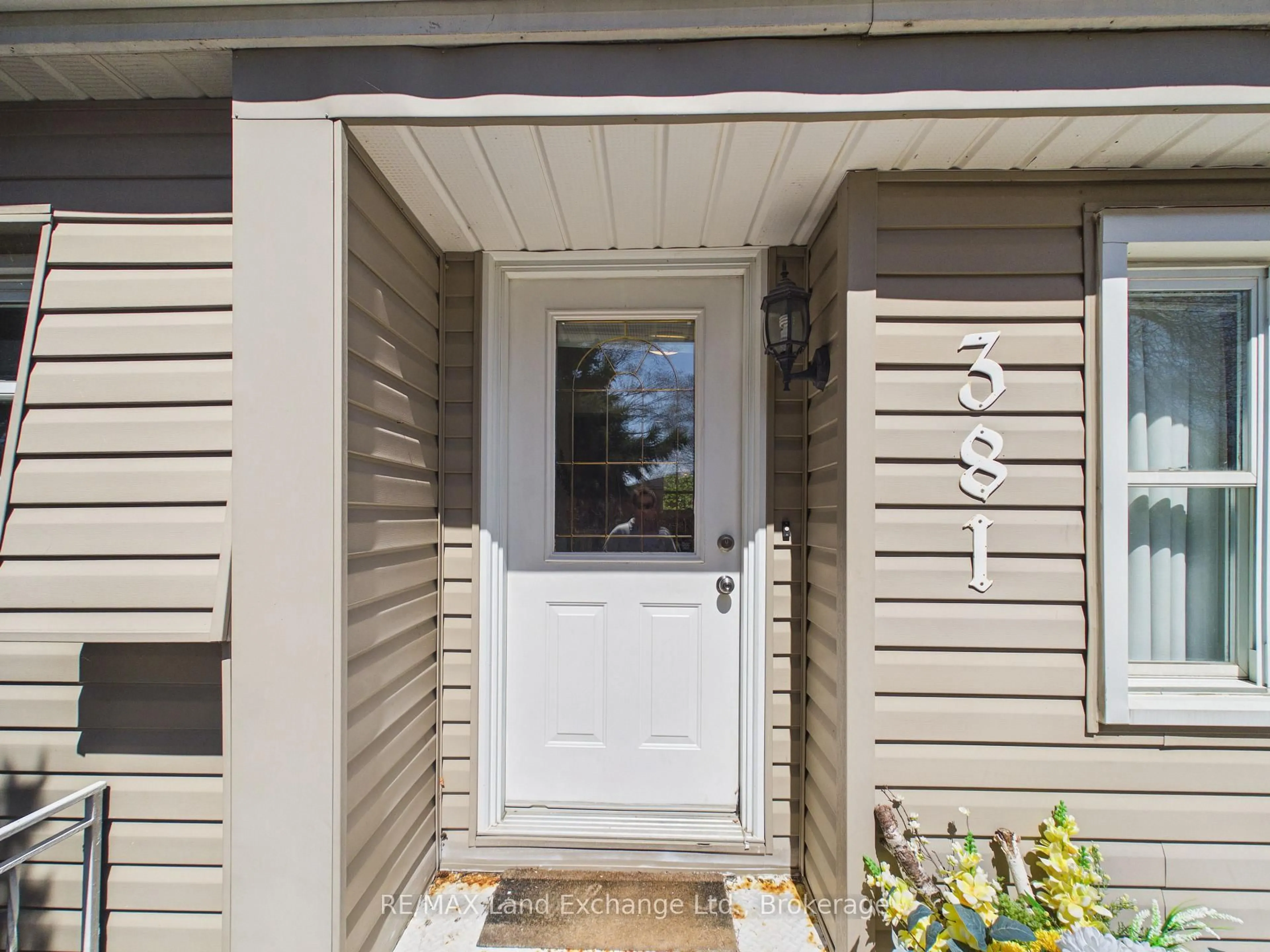 Home with vinyl exterior material, street for 381 Nelson St, Kincardine Ontario N2Z 1X7